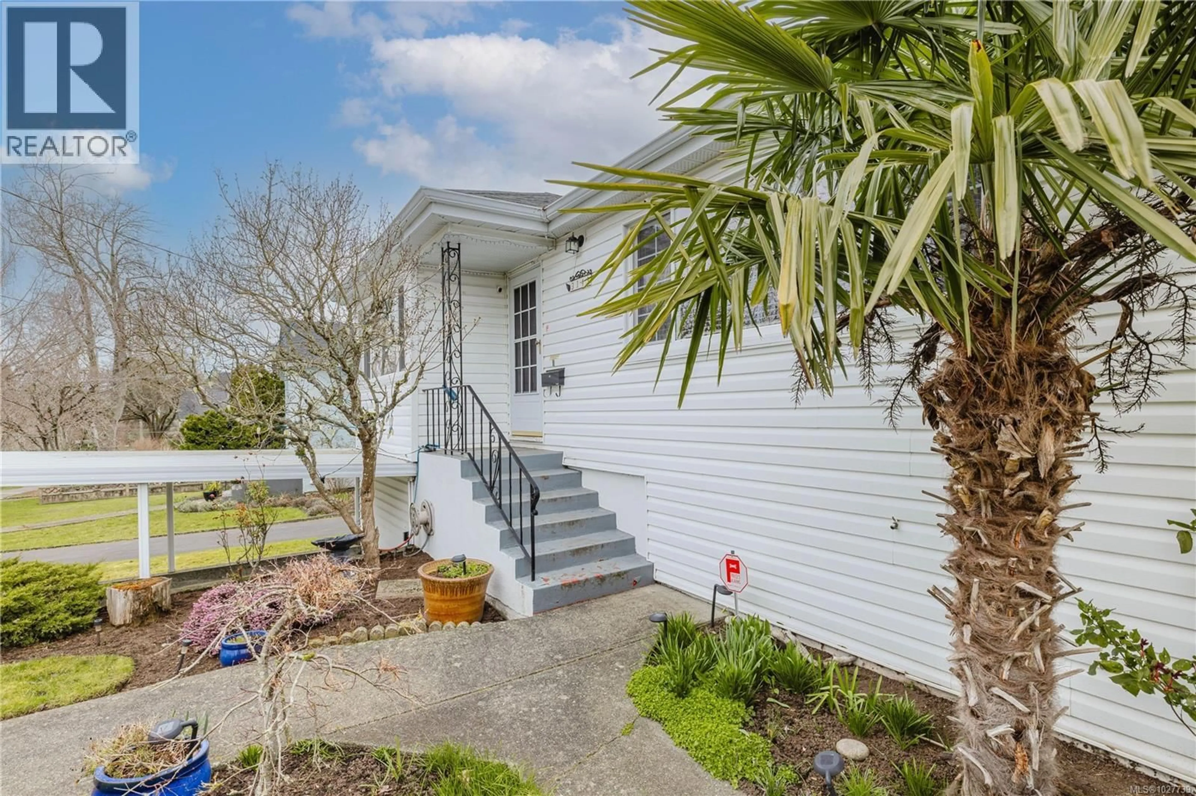 Unknown for 3143 FIFTH STREET, Victoria British Columbia V8X1E8