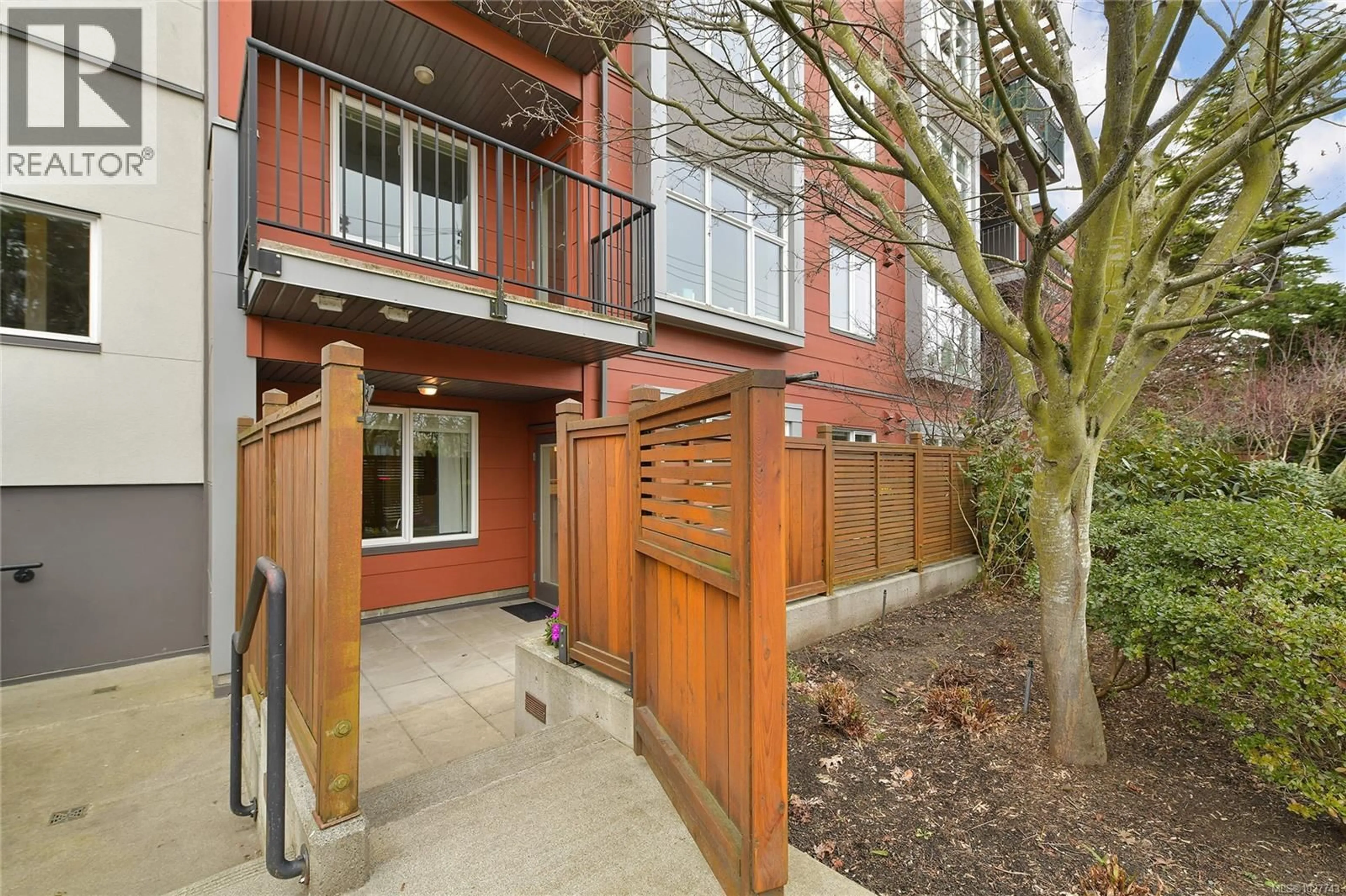 Patio, street for 106 - 4040 BORDEN STREET, Saanich British Columbia V8X2E9