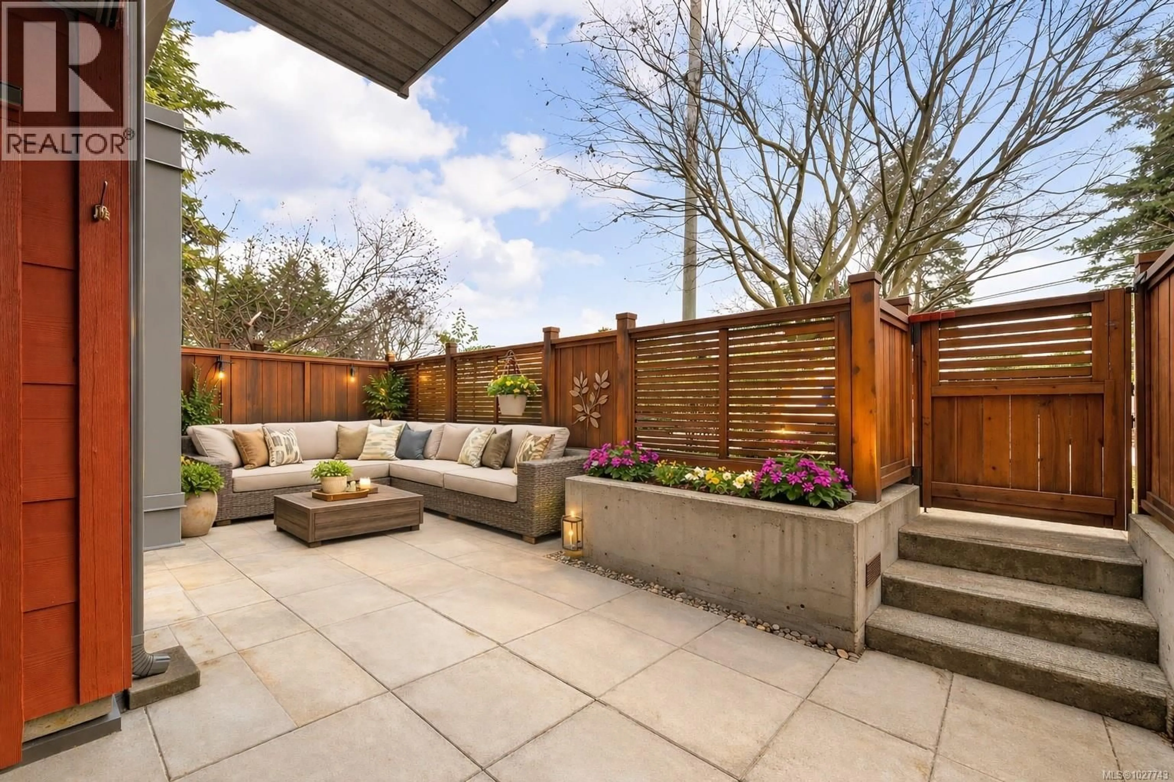 Patio, street for 106 - 4040 BORDEN STREET, Saanich British Columbia V8X2E9