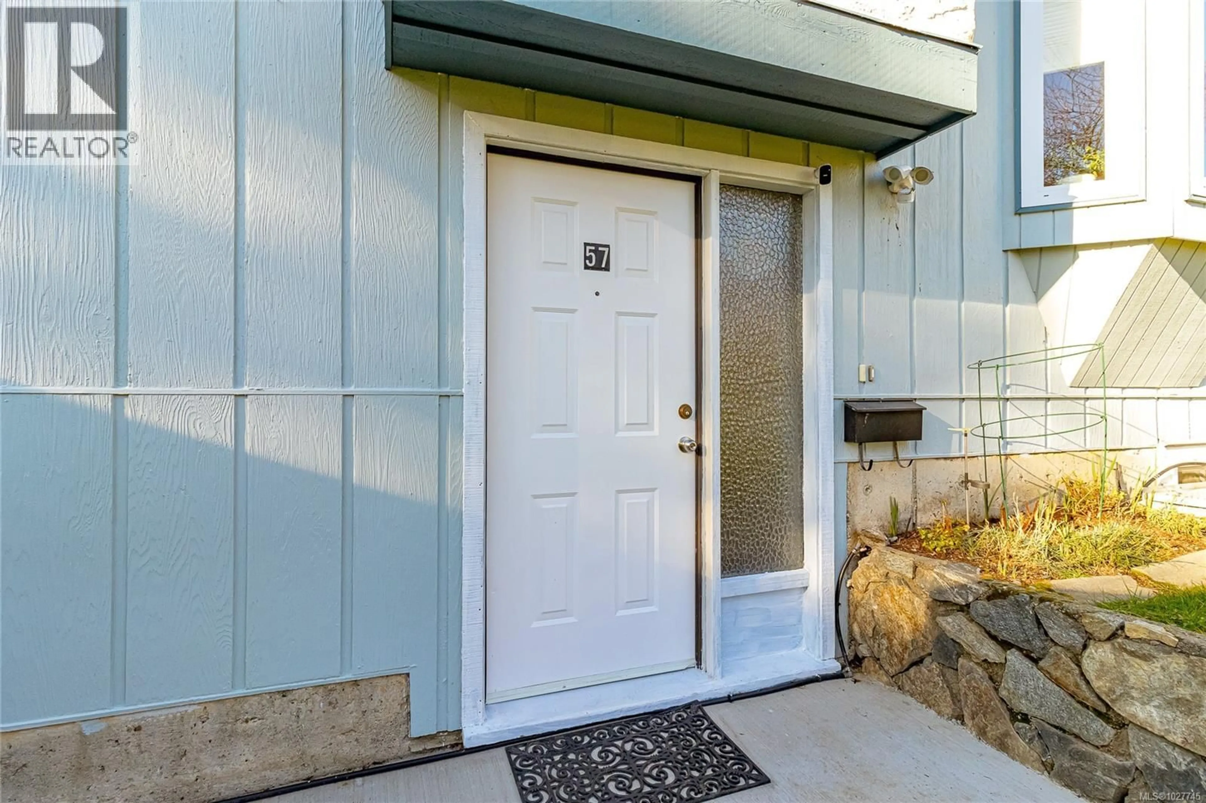 Indoor entryway for 57 - 3987 GORDON HEAD ROAD, Saanich British Columbia V8N3X5