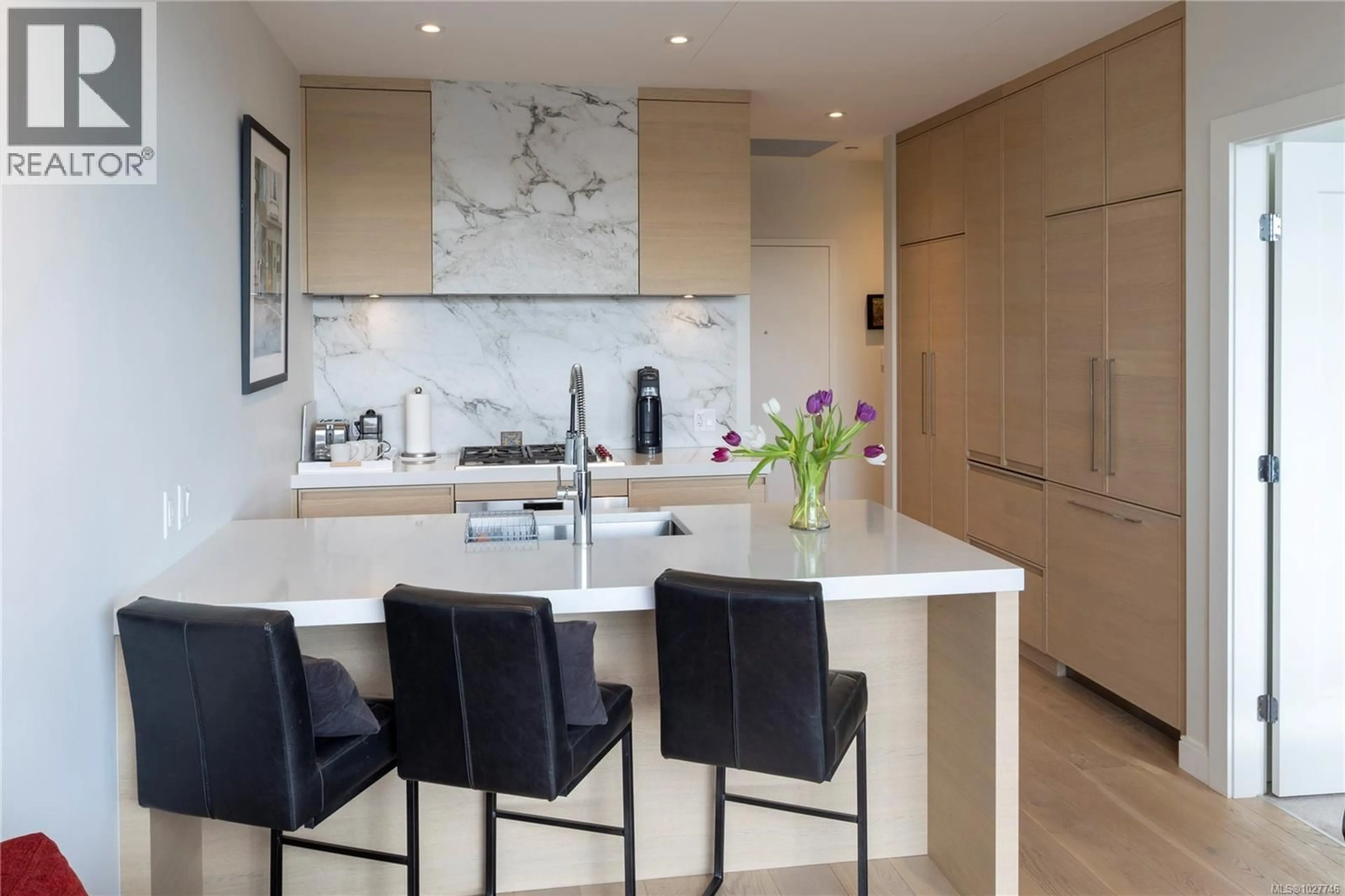 Contemporary kitchen, ceramic/tile floor for 406 - 1916 OAK BAY AVENUE, Victoria British Columbia V8R1C7