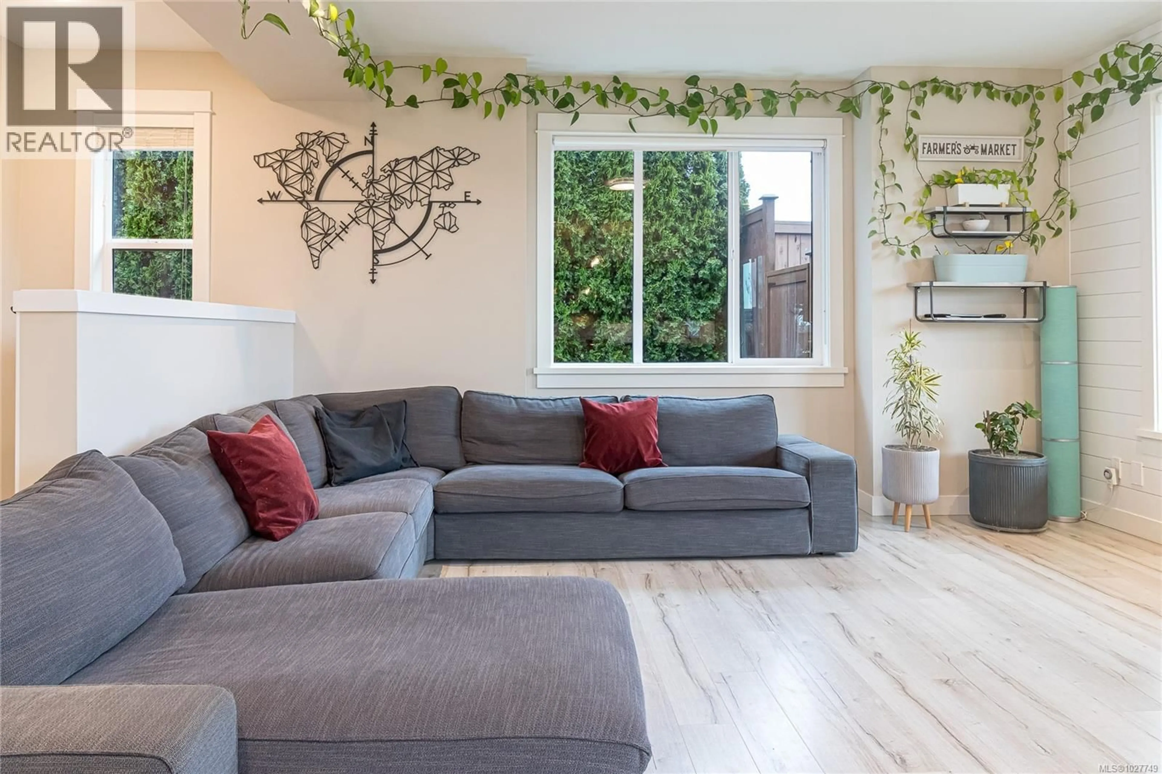 Living room with furniture, unknown for 3483 SPARROWHAWK AVENUE, Colwood British Columbia V9C0L8