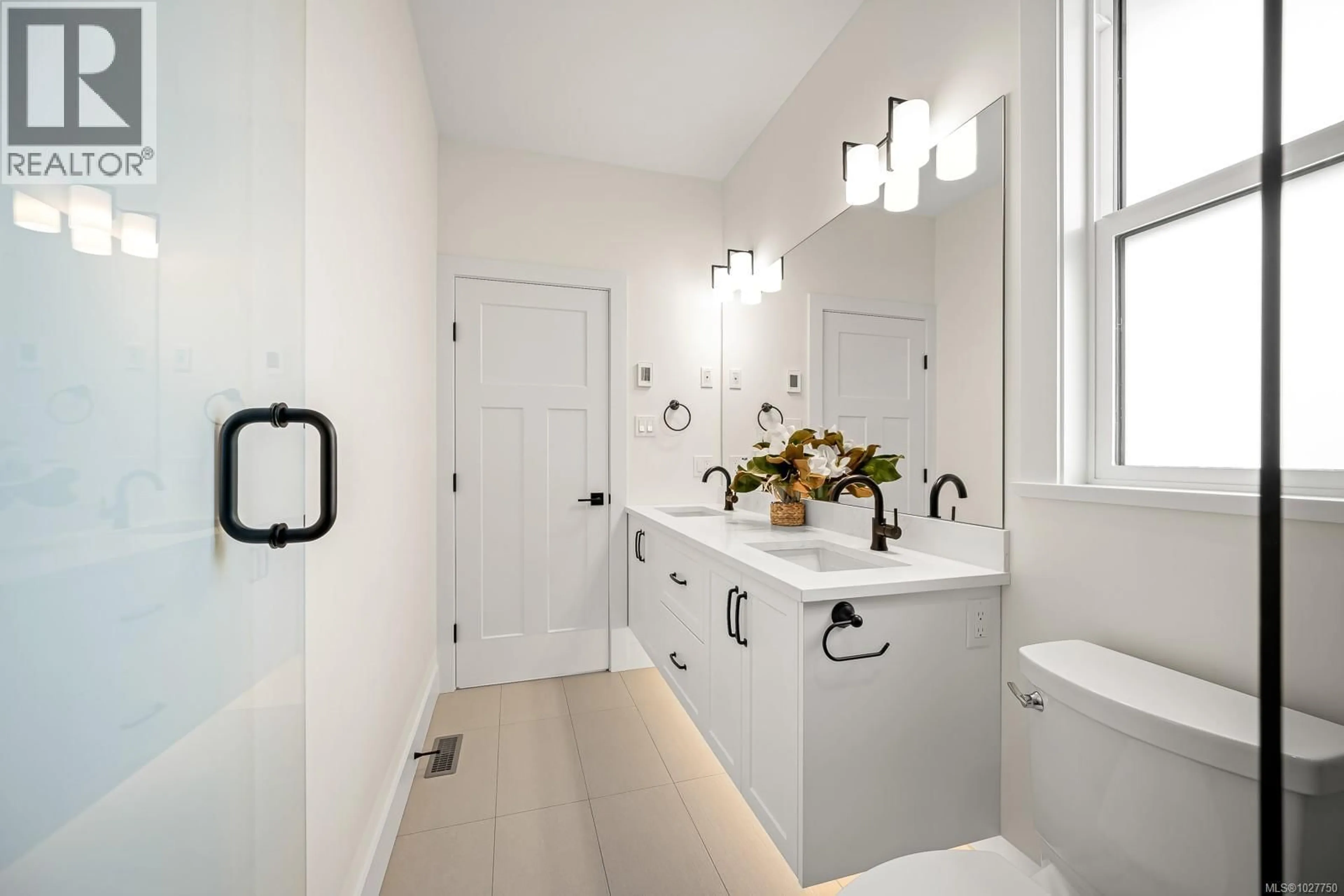 Contemporary bathroom, ceramic/tile floor for SL4 - 865 GRUMMAN PLACE, Comox British Columbia V9M4H9