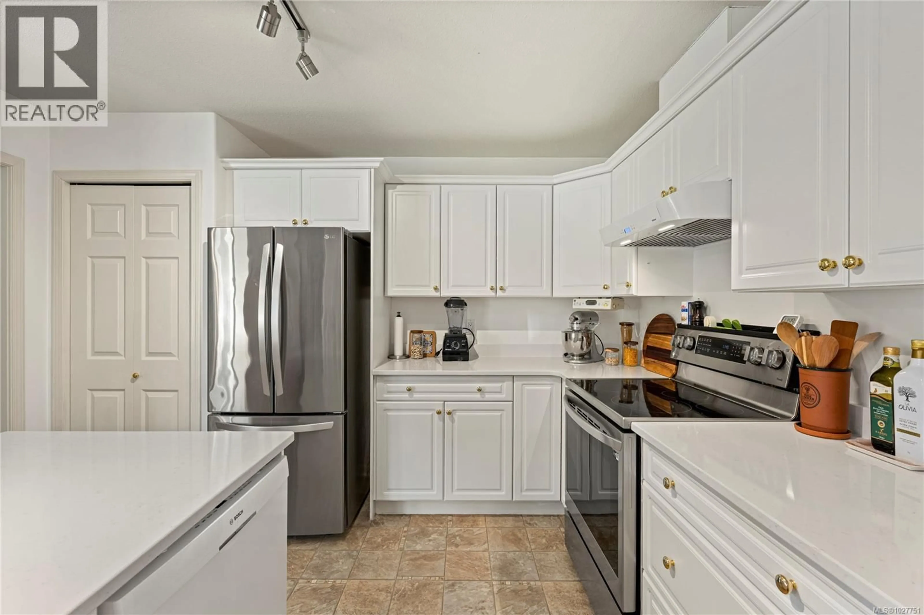 Standard kitchen, ceramic/tile floor for 2 - 850 ARBUTUS STREET, Qualicum Beach British Columbia V9K2M7