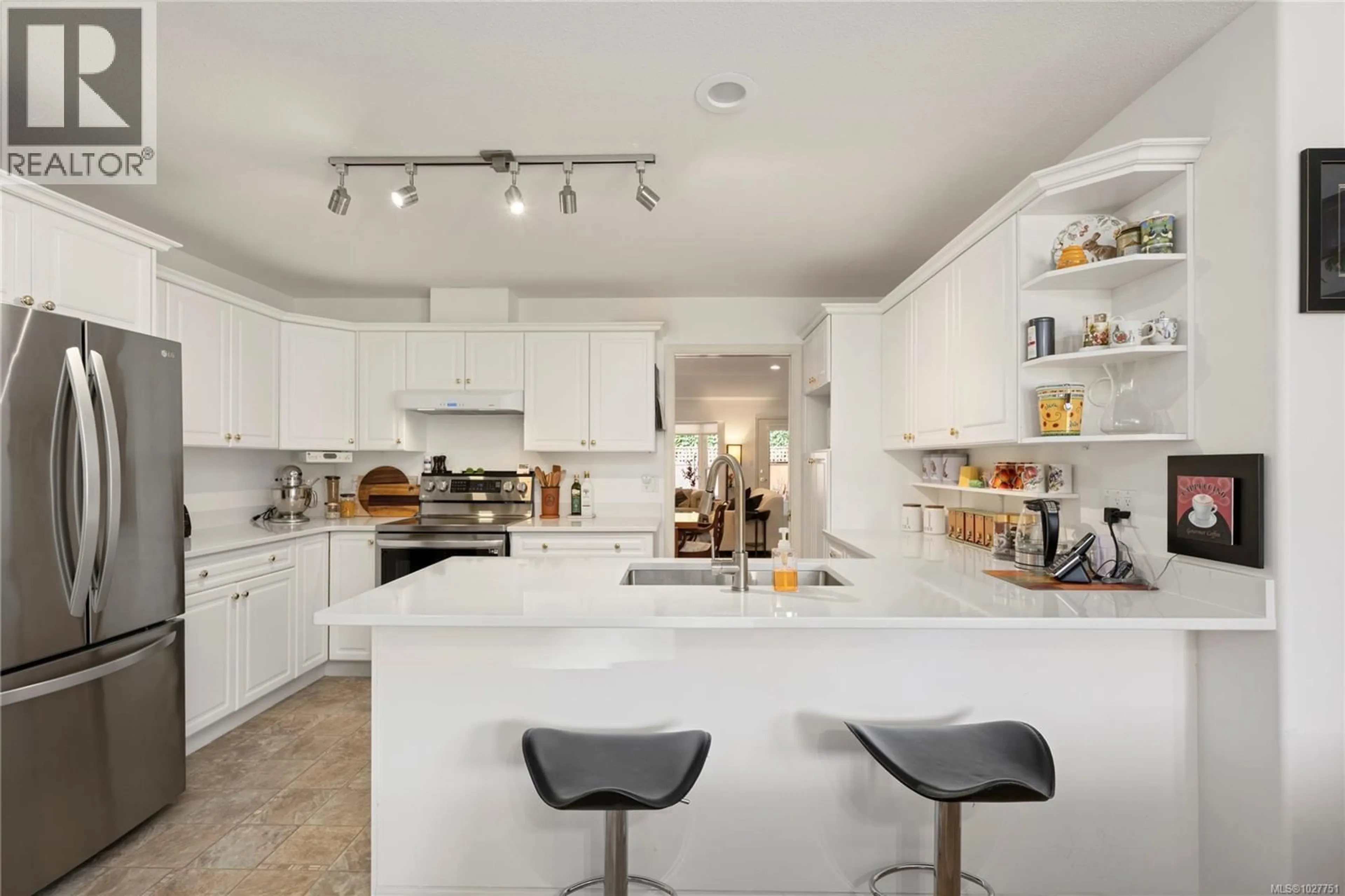 Contemporary kitchen, ceramic/tile floor for 2 - 850 ARBUTUS STREET, Qualicum Beach British Columbia V9K2M7