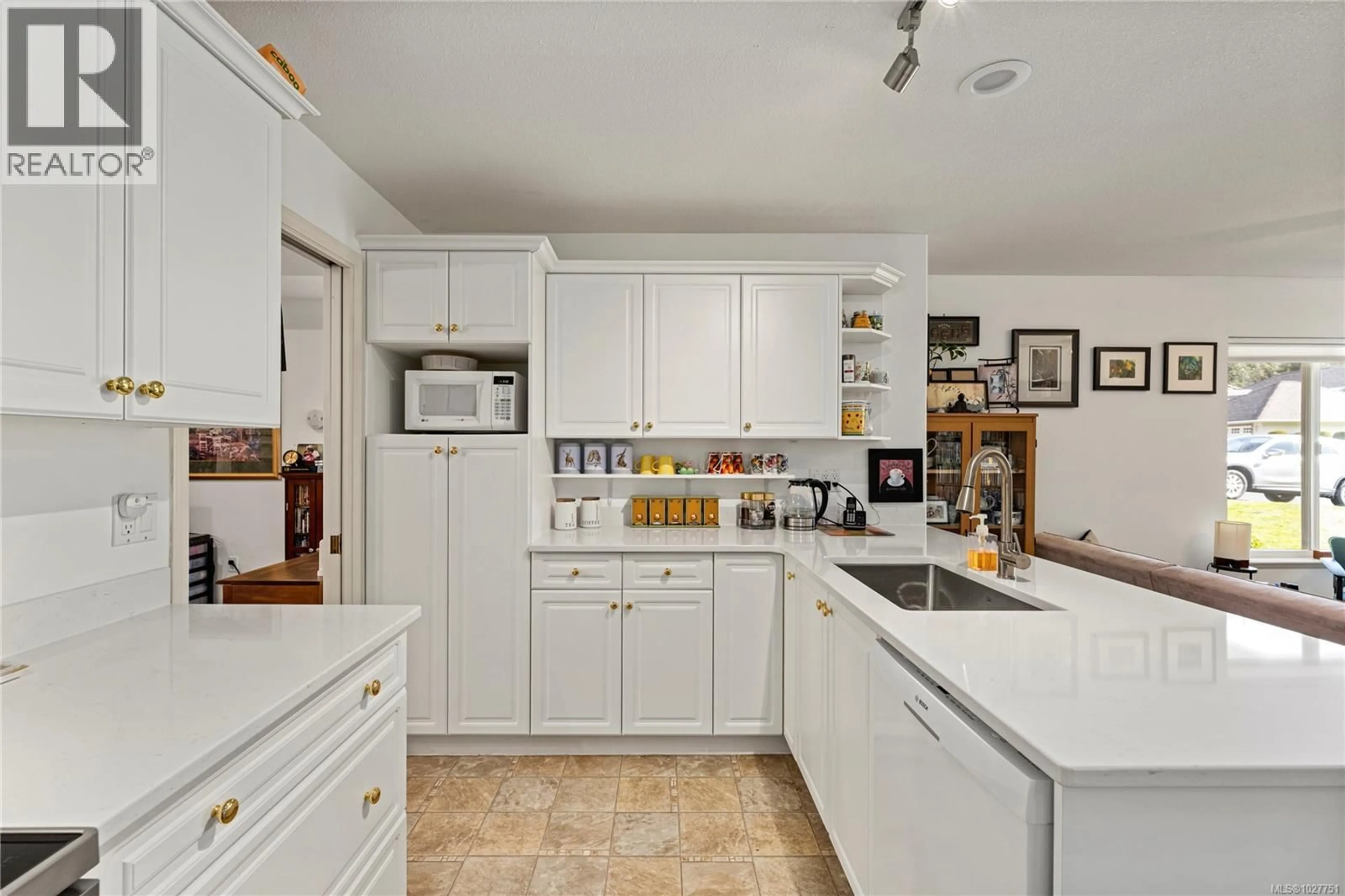 Open concept kitchen, ceramic/tile floor for 2 - 850 ARBUTUS STREET, Qualicum Beach British Columbia V9K2M7