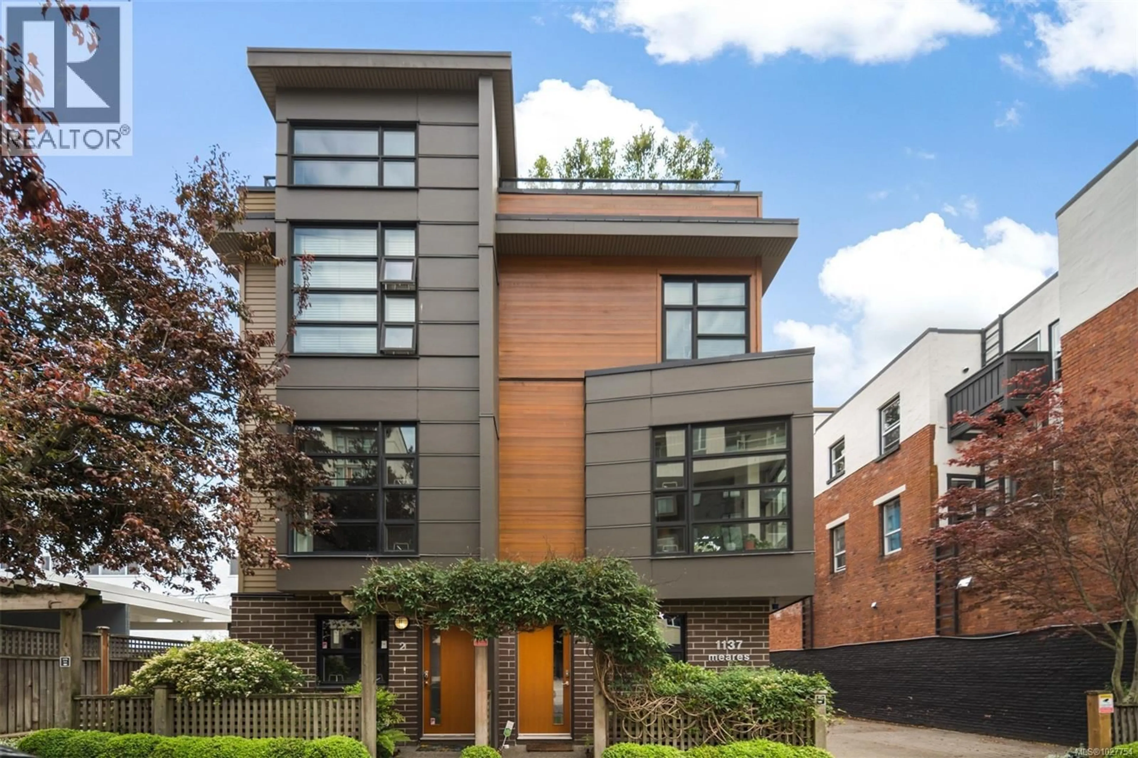 Home with brick exterior material, street for 4 - 1137 MEARES STREET, Victoria British Columbia V8V3J9