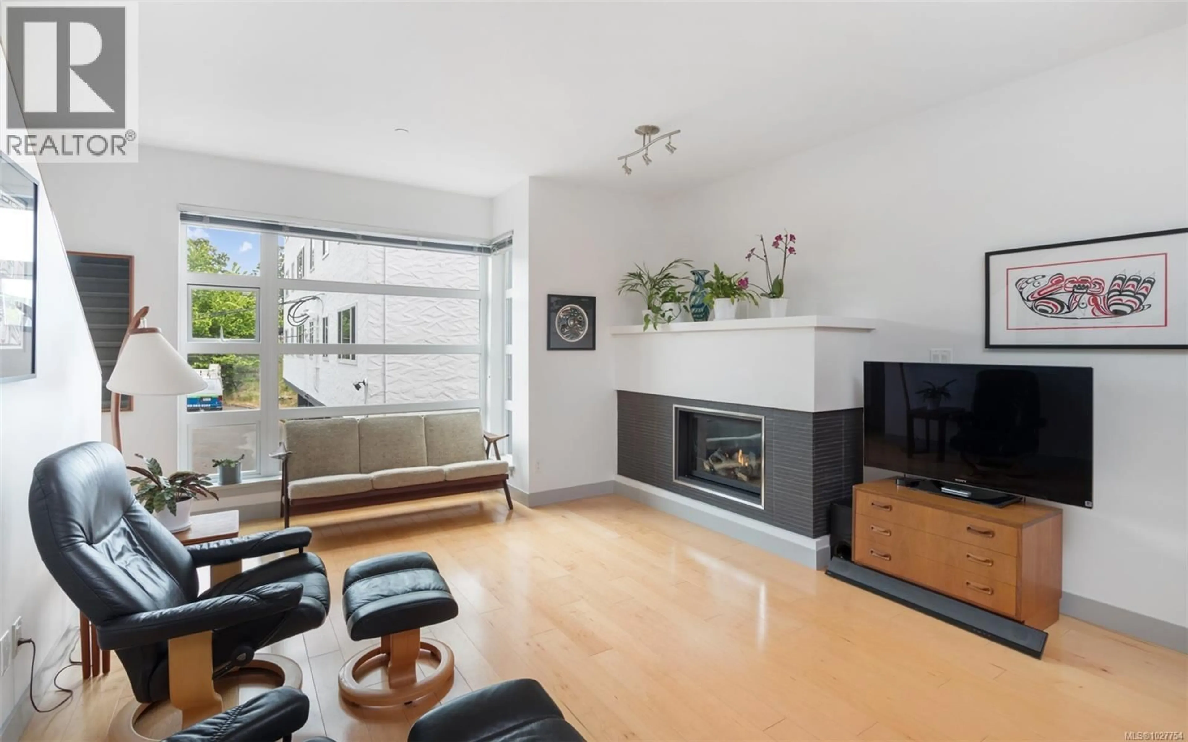 Living room with furniture, unknown for 4 - 1137 MEARES STREET, Victoria British Columbia V8V3J9
