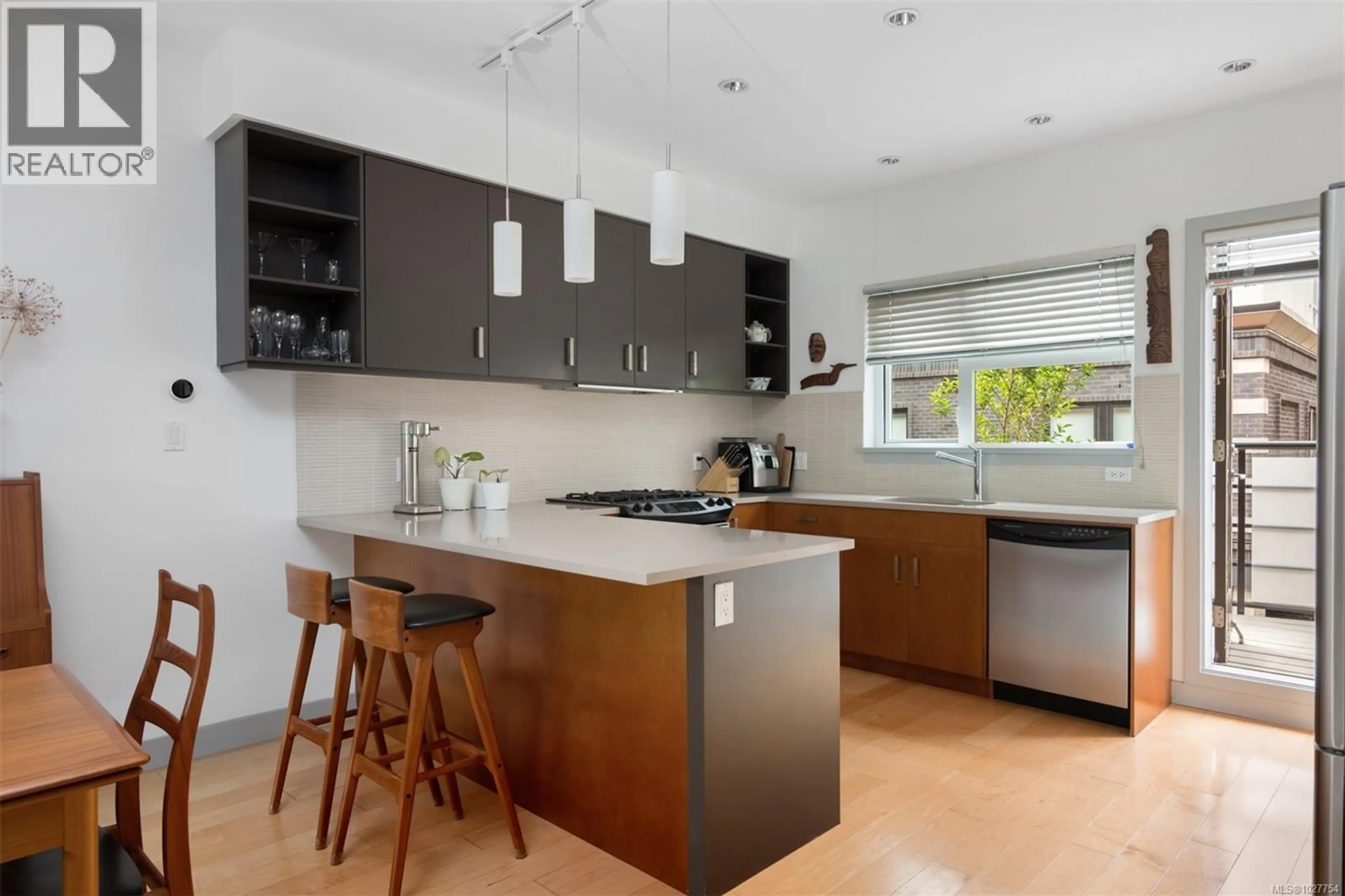 Contemporary kitchen, unknown for 4 - 1137 MEARES STREET, Victoria British Columbia V8V3J9