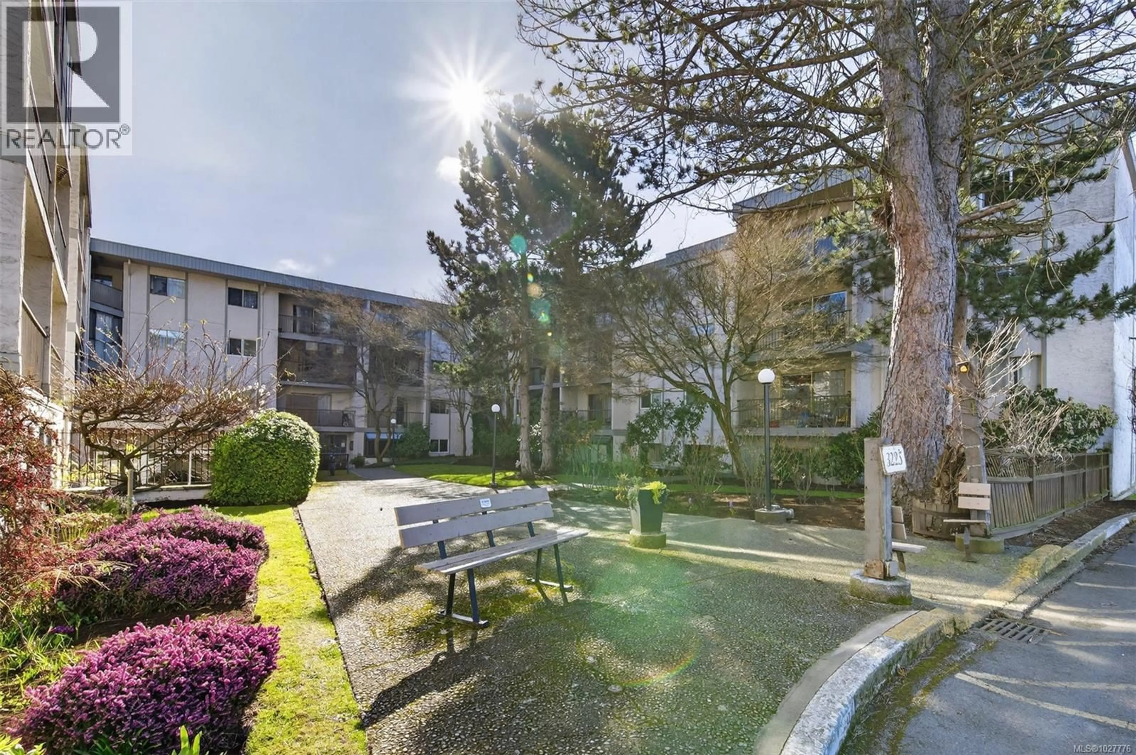 Patio, street for 323 - 3225 ELDON PLACE, Saanich British Columbia V8Z6A7