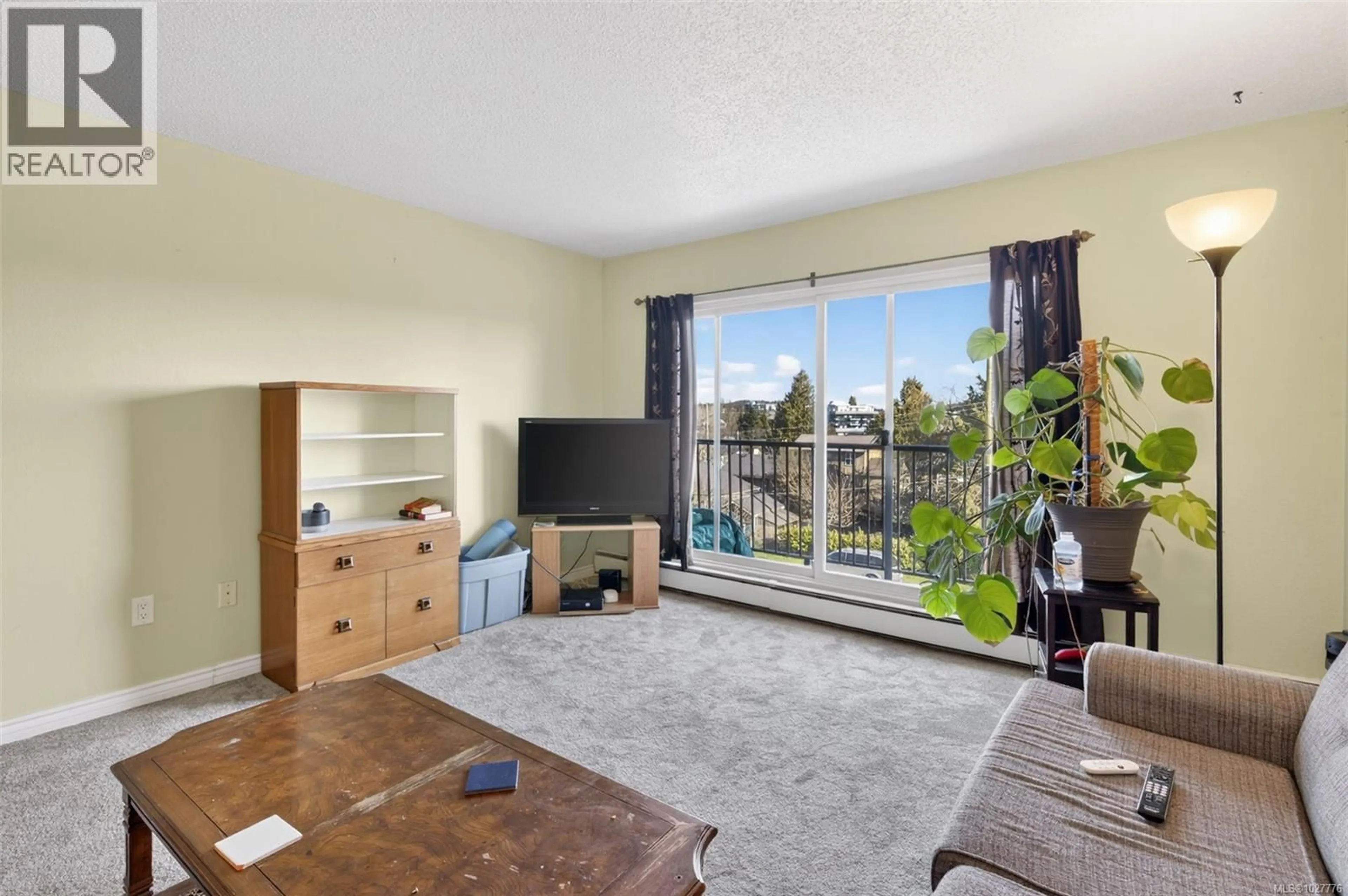 Living room with furniture, unknown for 323 - 3225 ELDON PLACE, Saanich British Columbia V8Z6A7