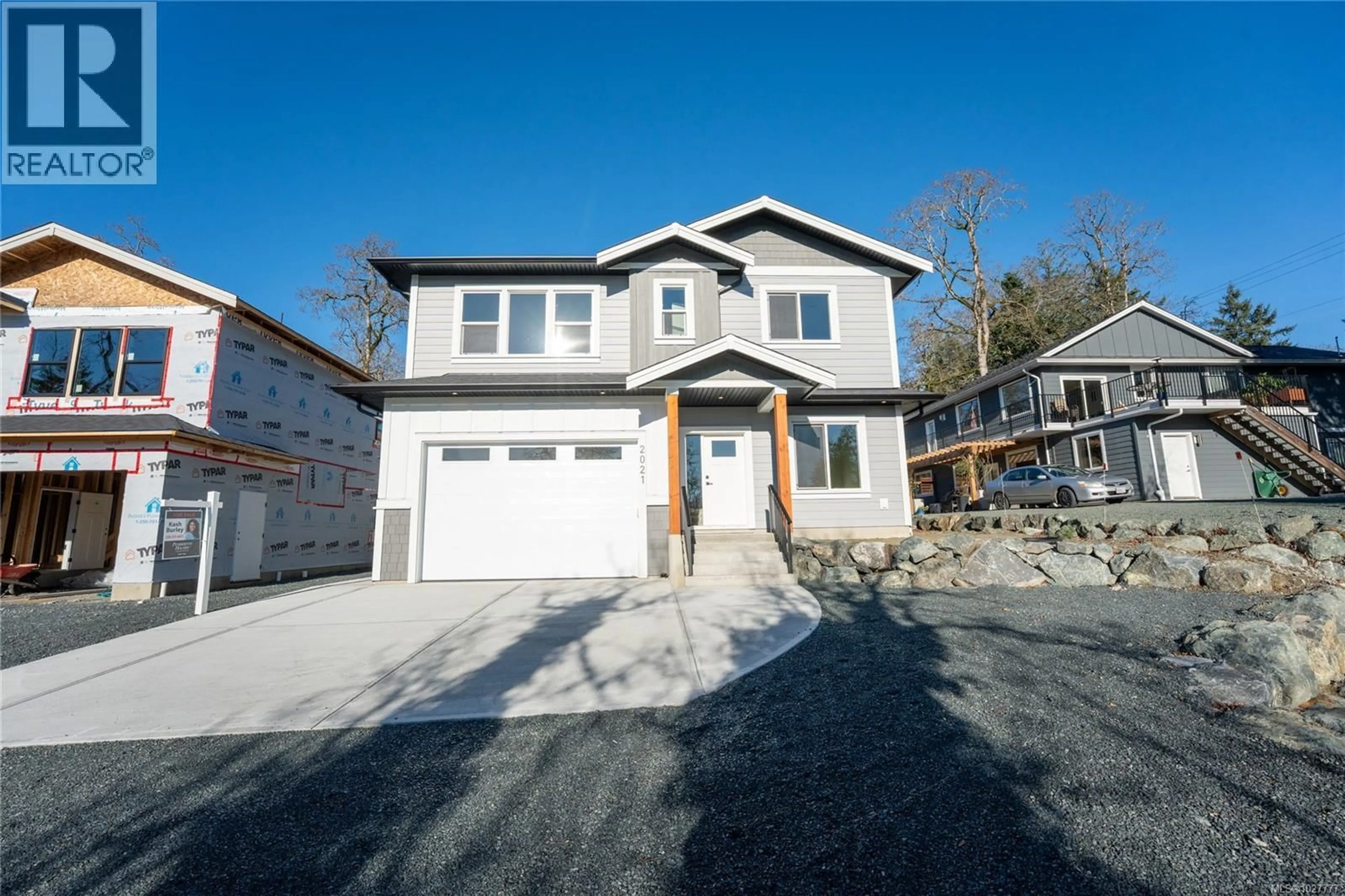 Home with vinyl exterior material, street for 2021 OAKHILL PLACE, Duncan British Columbia V9L0J2