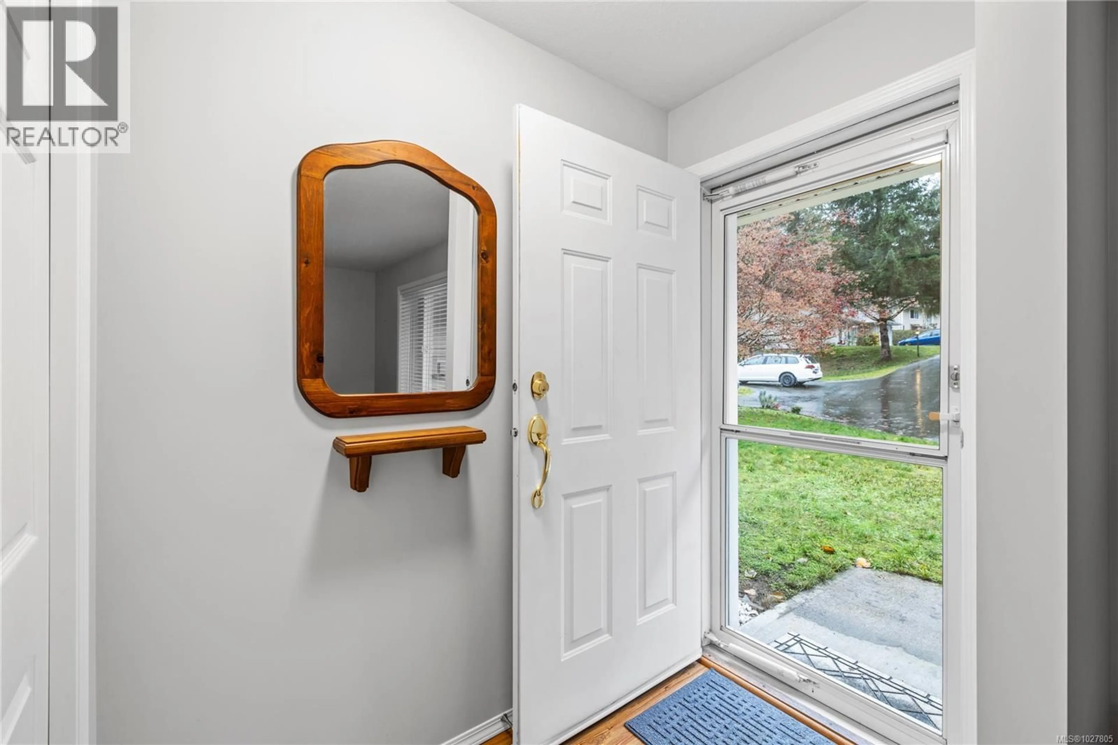 Indoor entryway for 107 - 3105 RINVOLD ROAD, Hilliers British Columbia V9K2R7