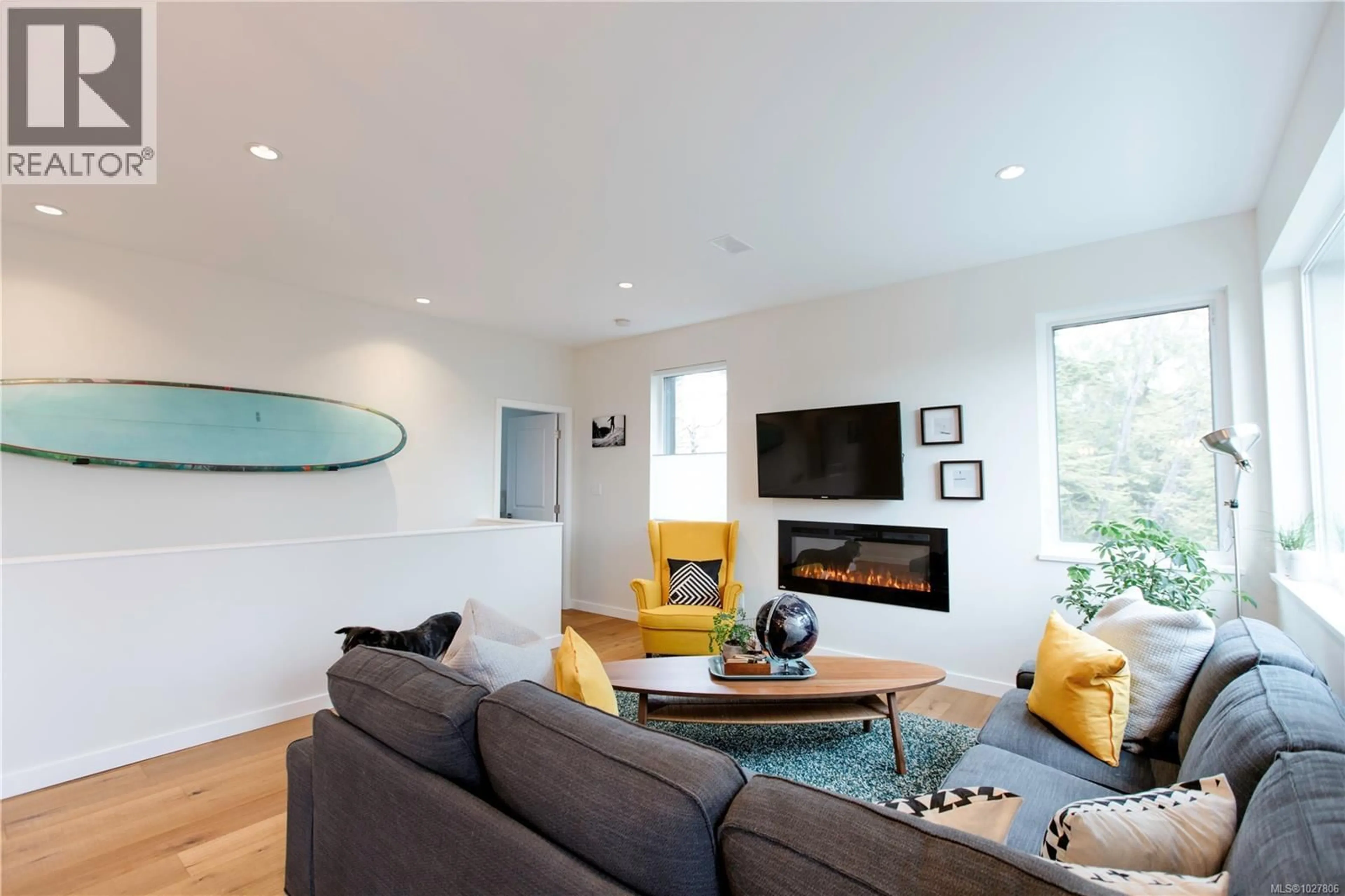 Living room with furniture, wood/laminate floor for 823 LORNE WHITE PLACE, Ucluelet British Columbia V0R3A0