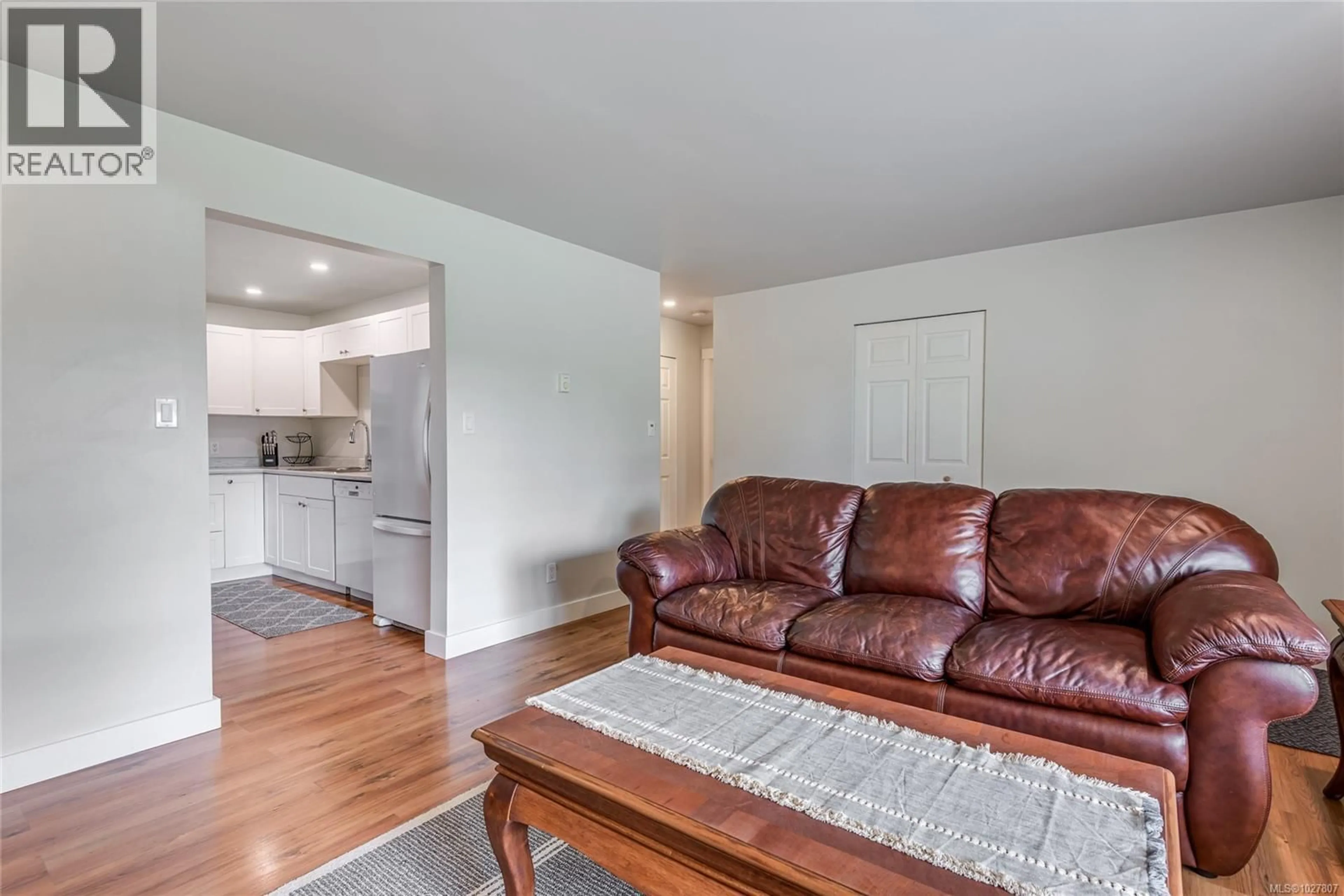 Living room with furniture, wood/laminate floor for 164 CRAWFORD ROAD, Campbell River British Columbia V9H1K3