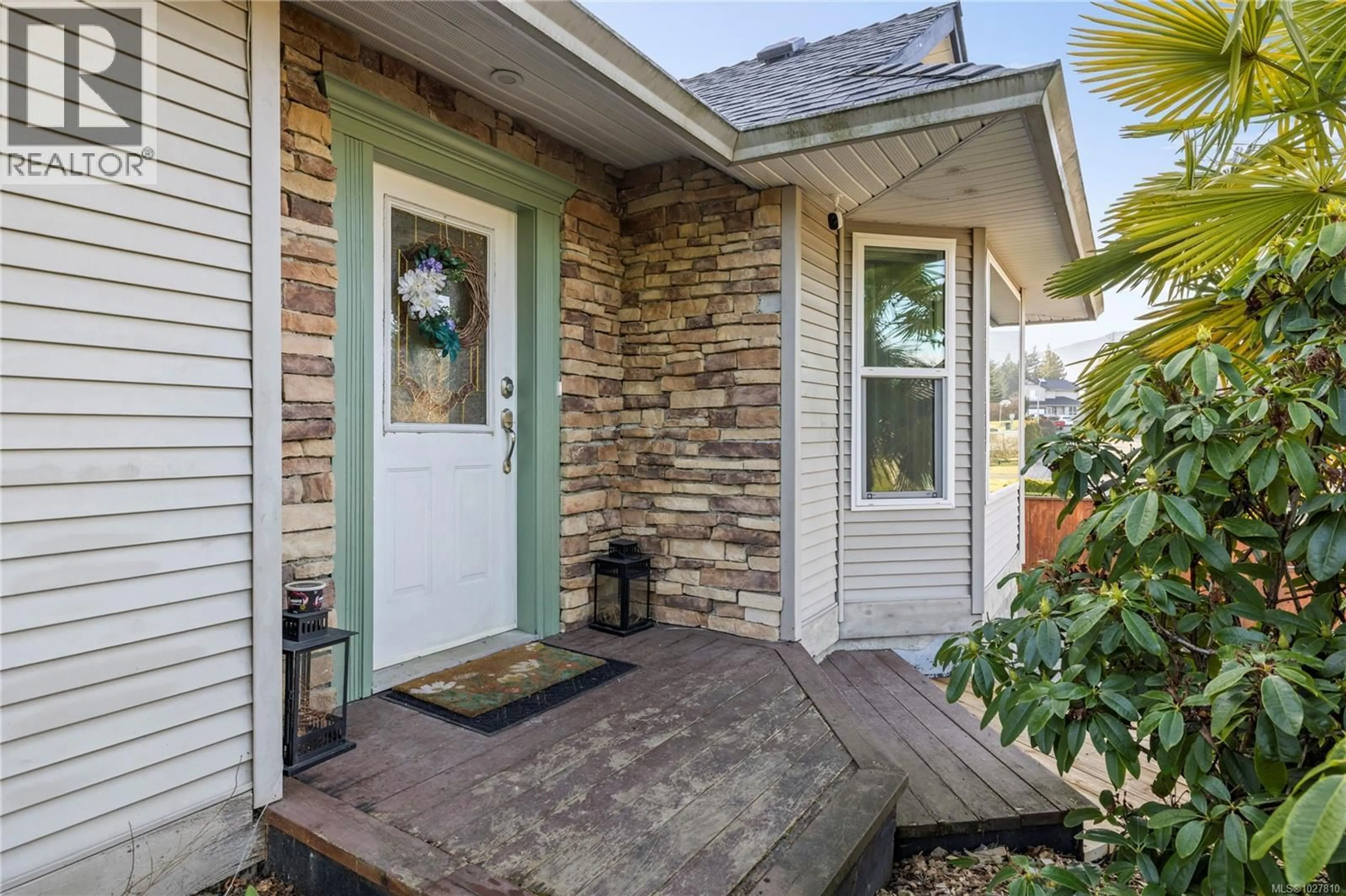 Indoor entryway for 2468 CRYSTAL BROOK WAY, Nanaimo British Columbia V9T6L5