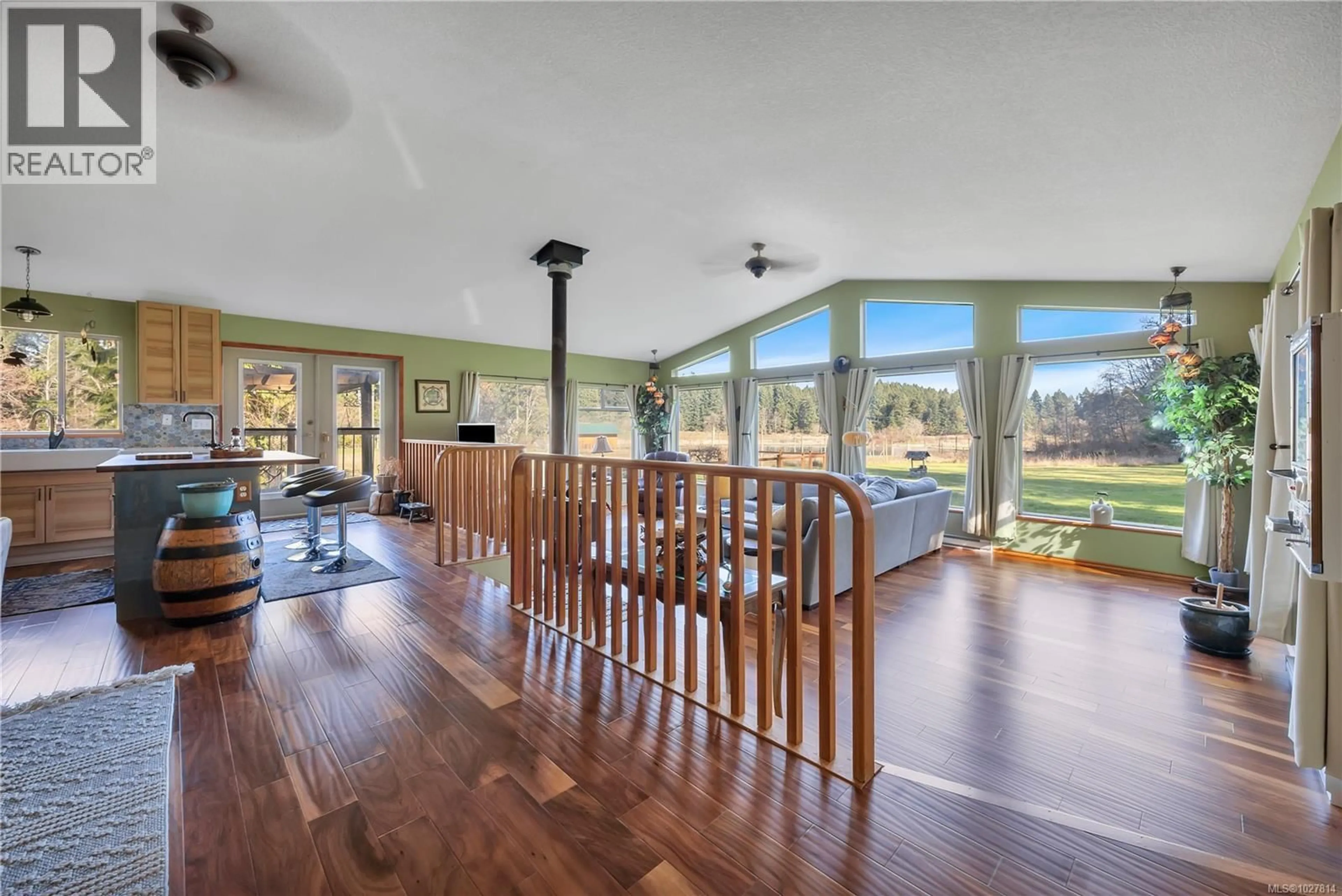 Indoor foyer for 13655 PROSPECT DRIVE, Ladysmith British Columbia V9G1G9