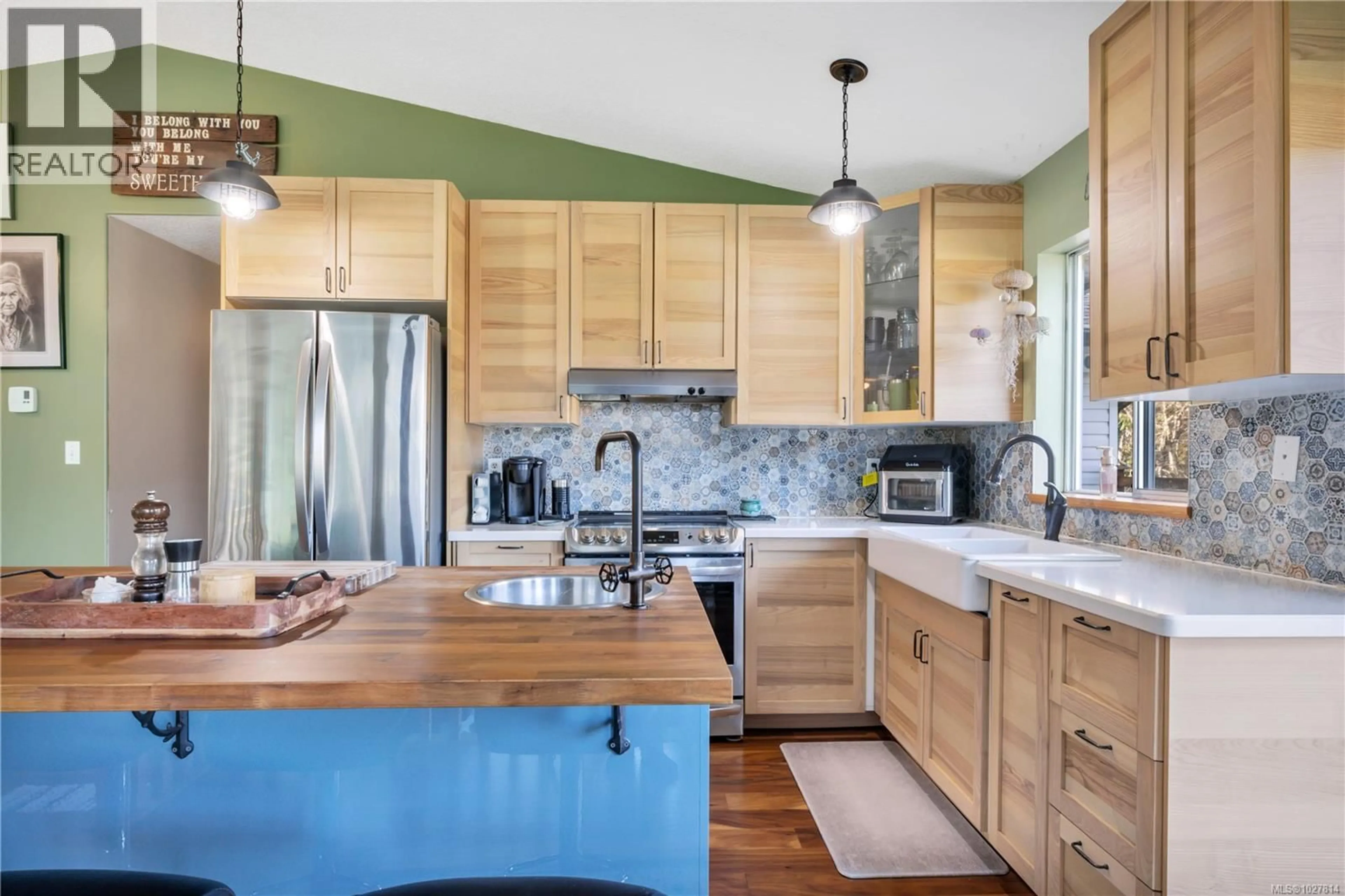 Contemporary kitchen, unknown for 13655 PROSPECT DRIVE, Ladysmith British Columbia V9G1G9