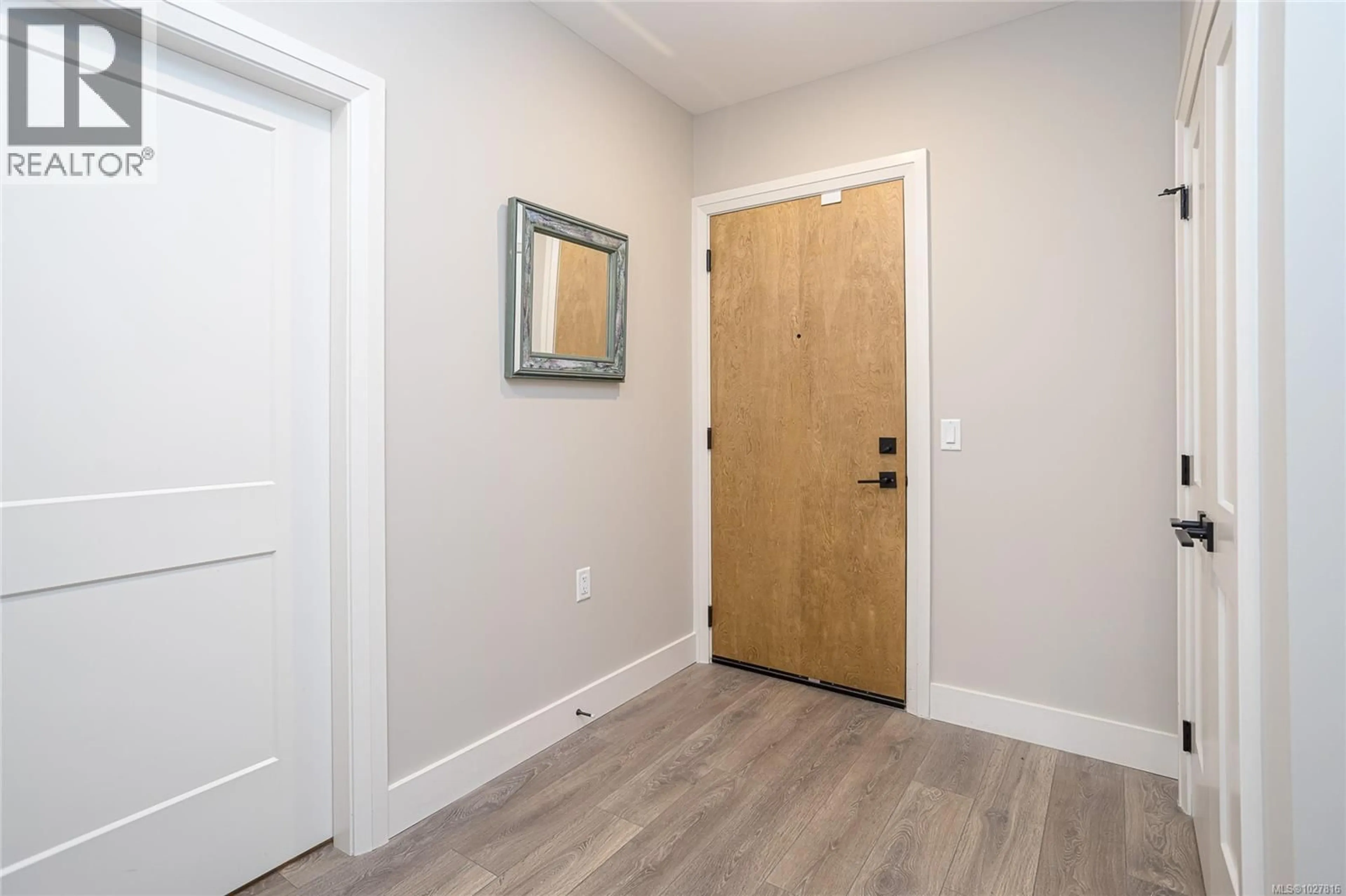 Indoor entryway for 204 - 741 TRAVINO LANE, Saanich British Columbia V8Z0G3