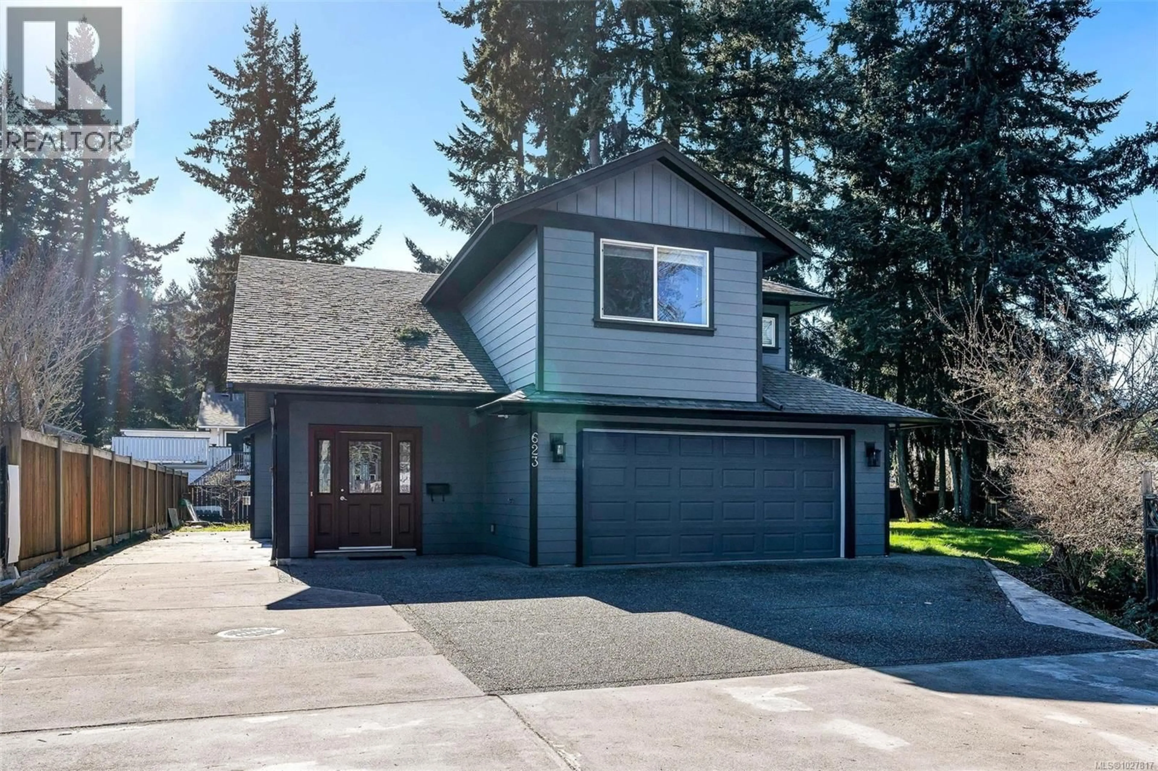 Home with vinyl exterior material, street for 623 KILDEW ROAD, Colwood British Columbia V9B1Z6