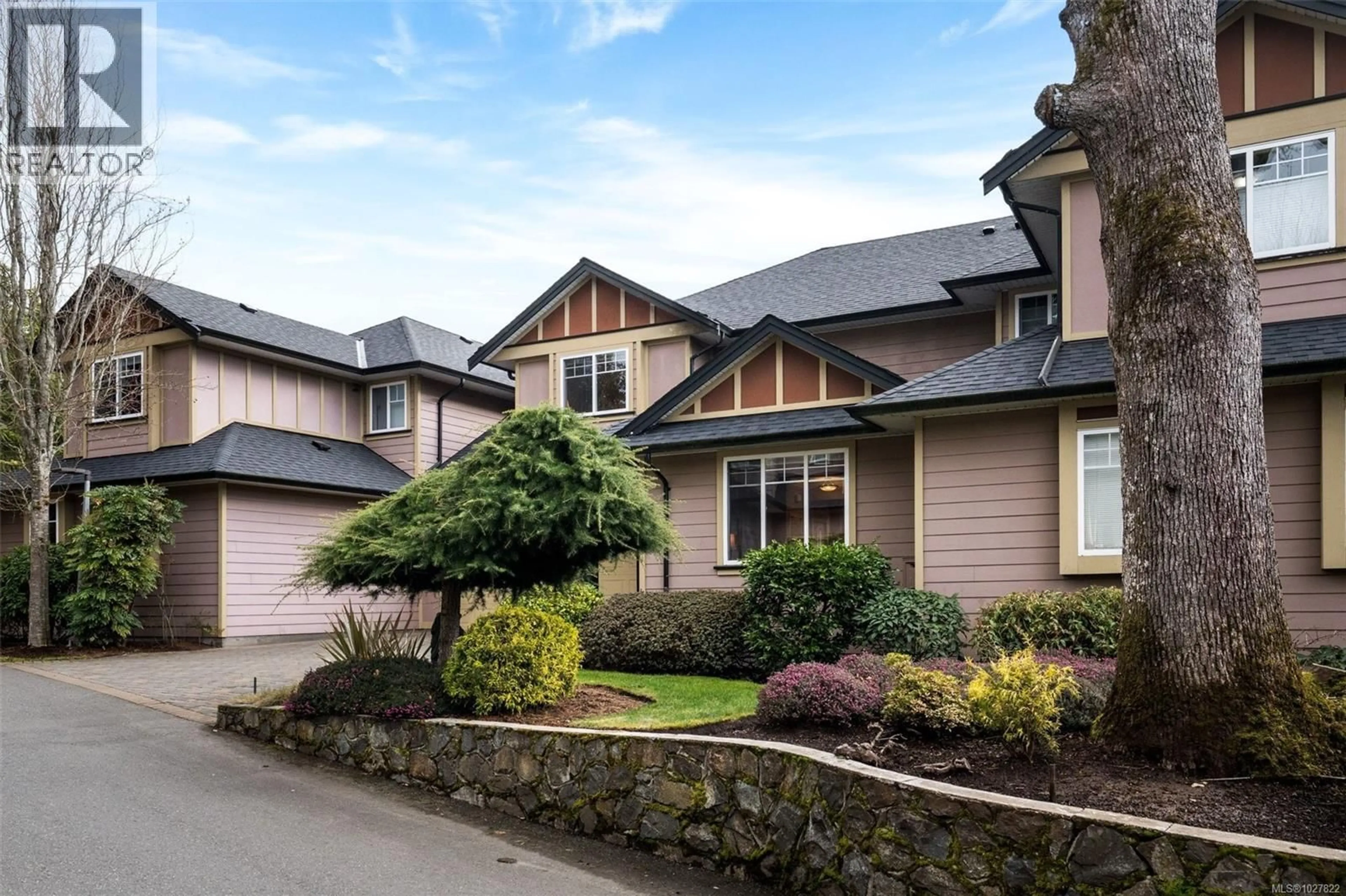 Home with vinyl exterior material, street for 6 - 15 HELMCKEN ROAD, View Royal British Columbia V8Z7Z7