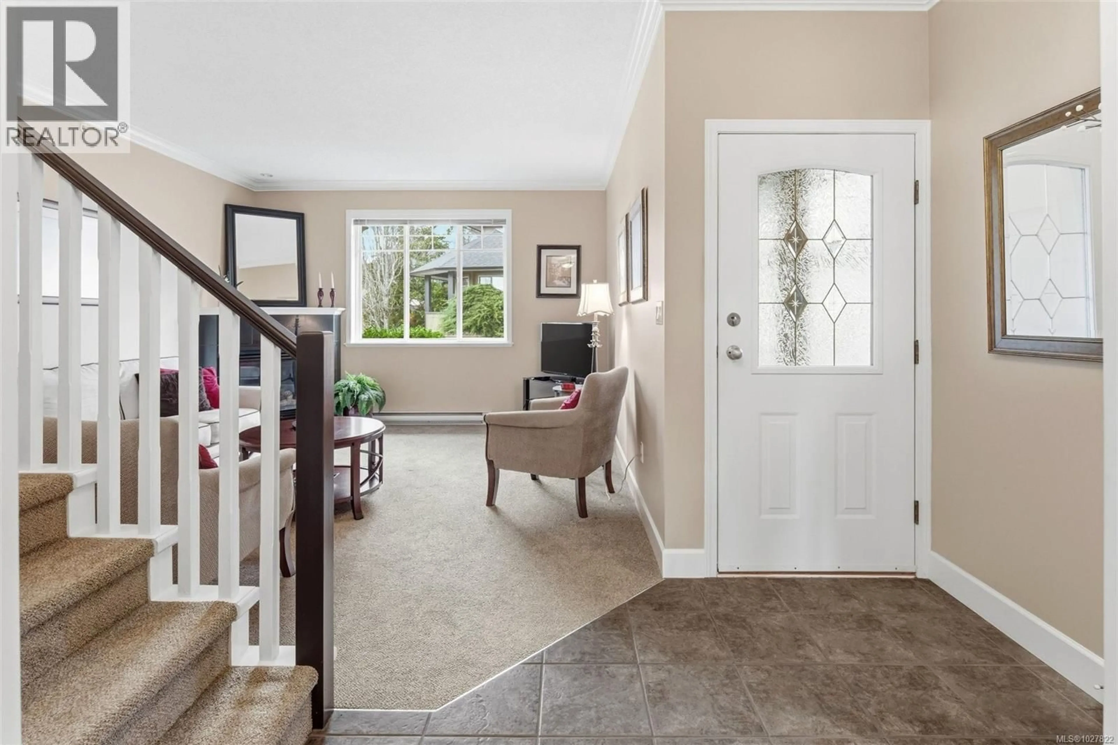 Indoor entryway for 6 - 15 HELMCKEN ROAD, View Royal British Columbia V8Z7Z7