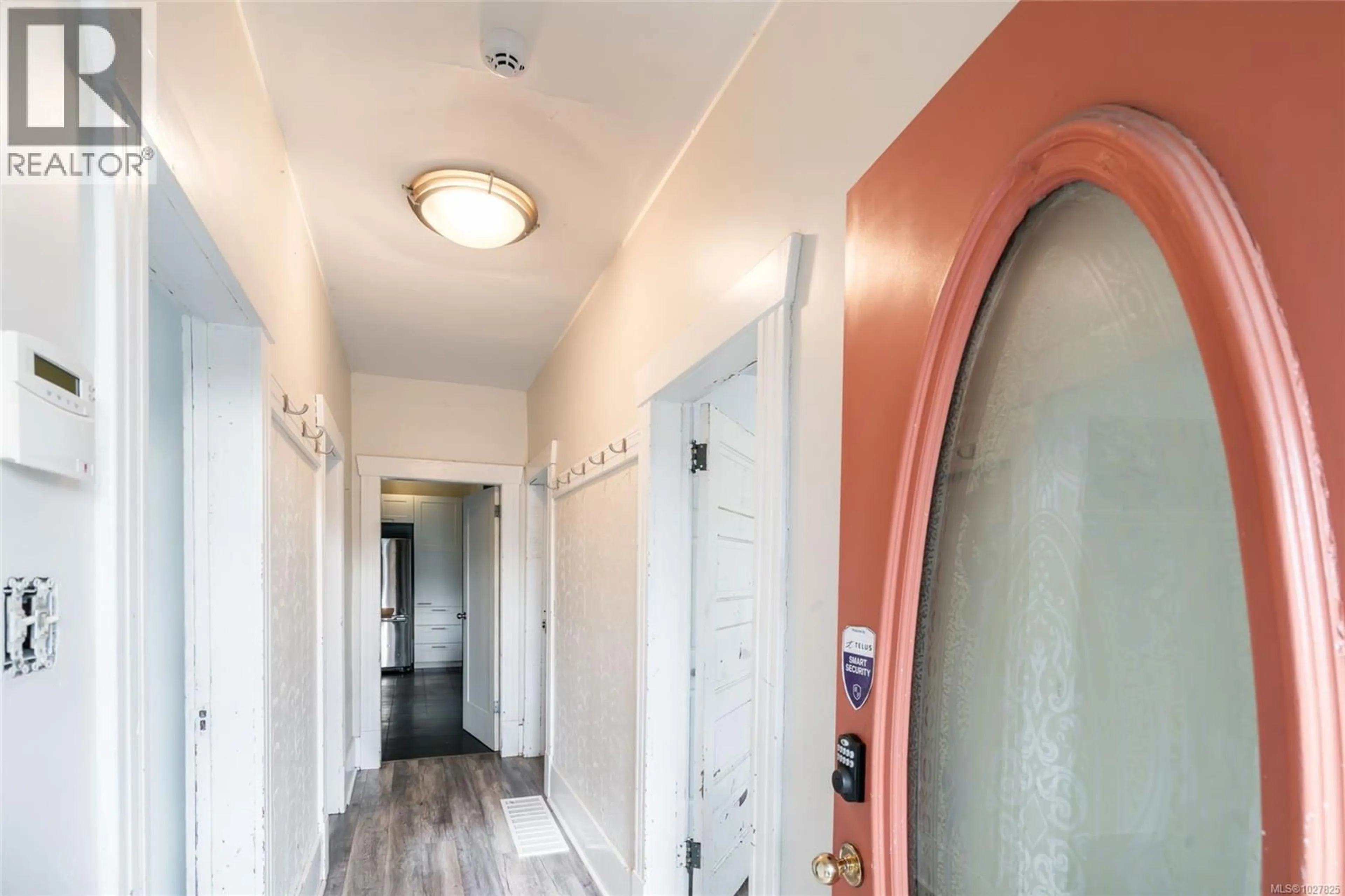 Indoor entryway for 582 BRADLEY STREET, Nanaimo British Columbia V9S1C1