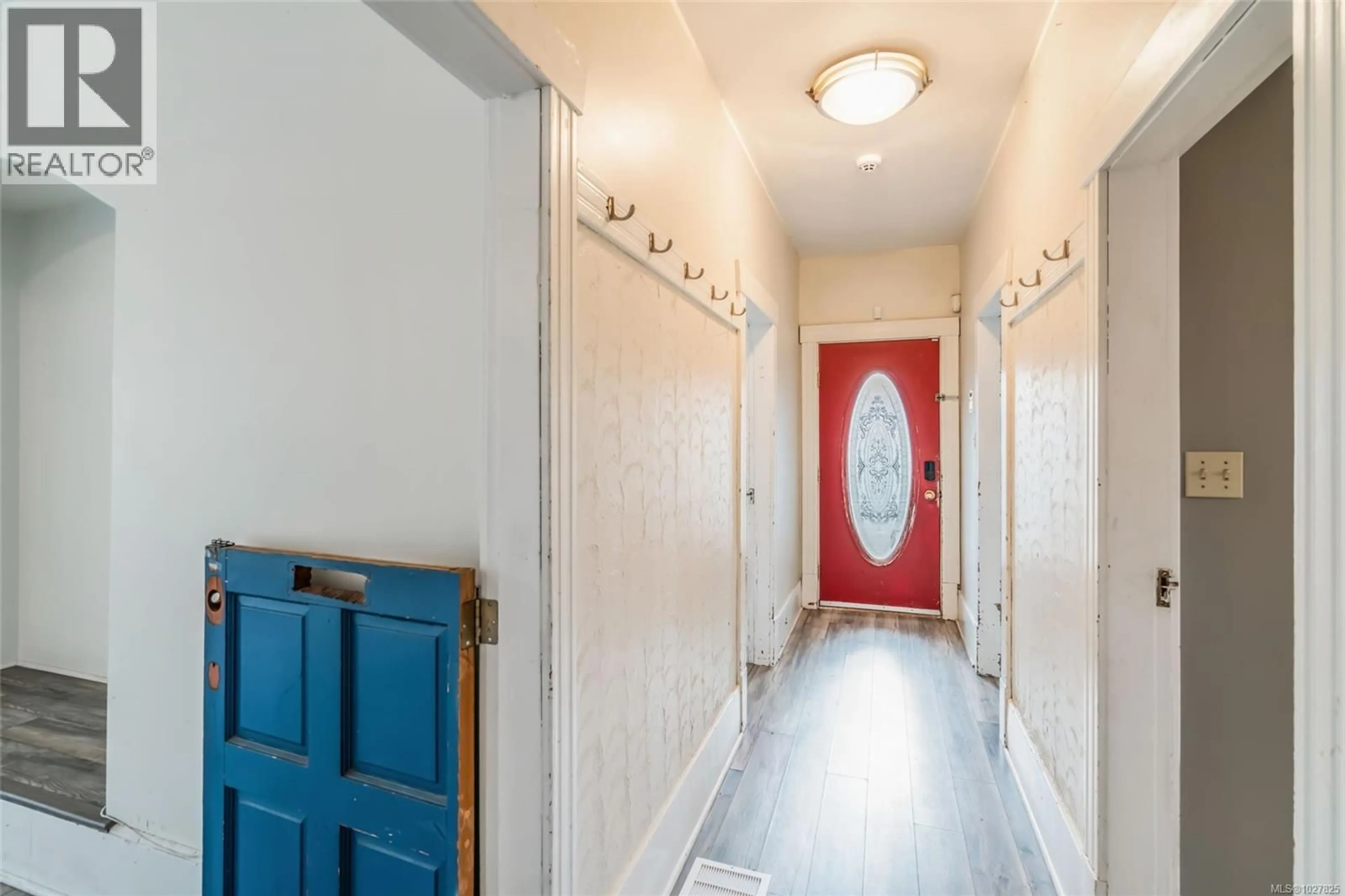 Indoor entryway for 582 BRADLEY STREET, Nanaimo British Columbia V9S1C1