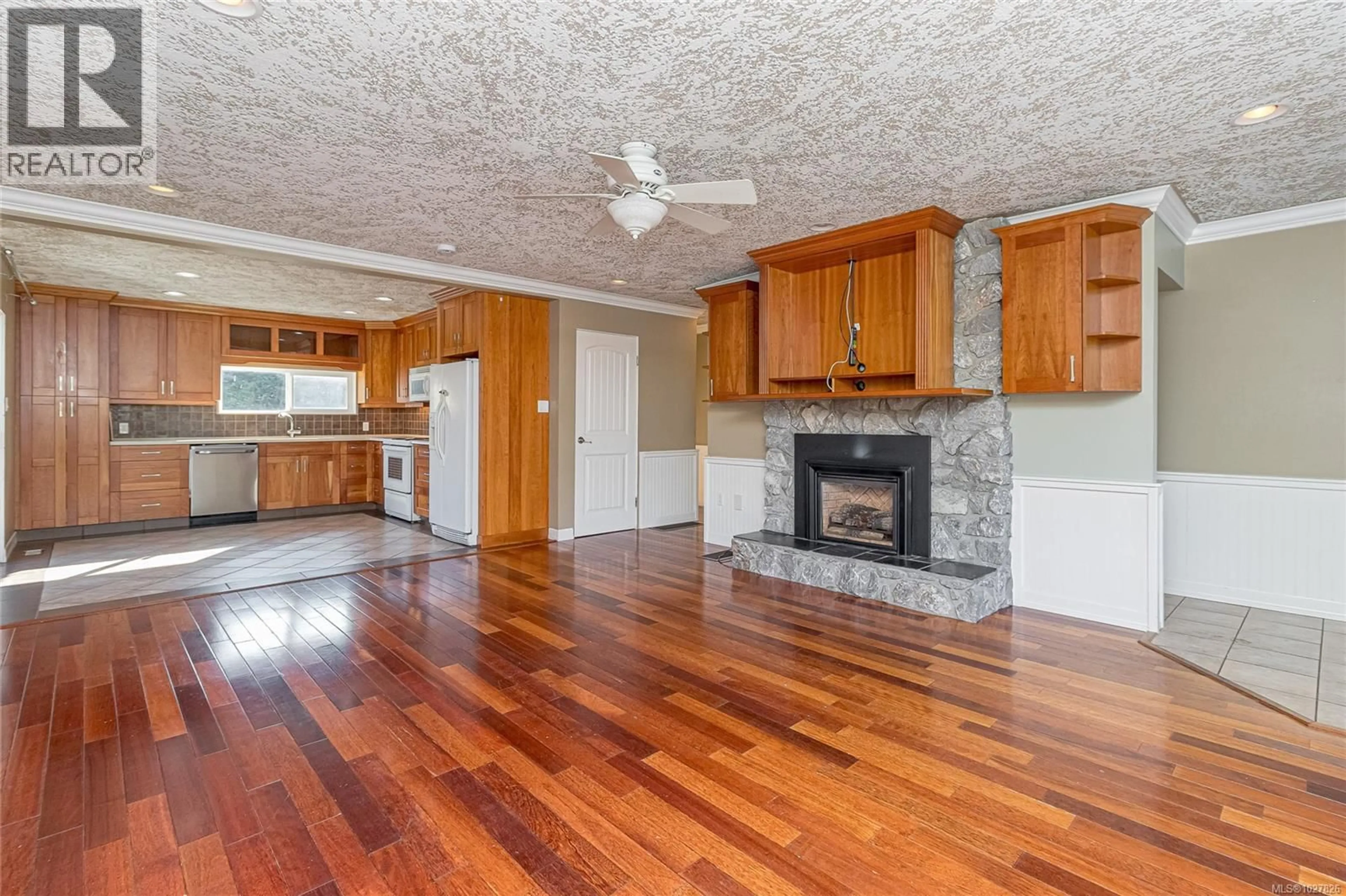 Open concept kitchen, wood/laminate floor for 1495 COWICHAN BAY ROAD, Cobble Hill British Columbia V0R1N2