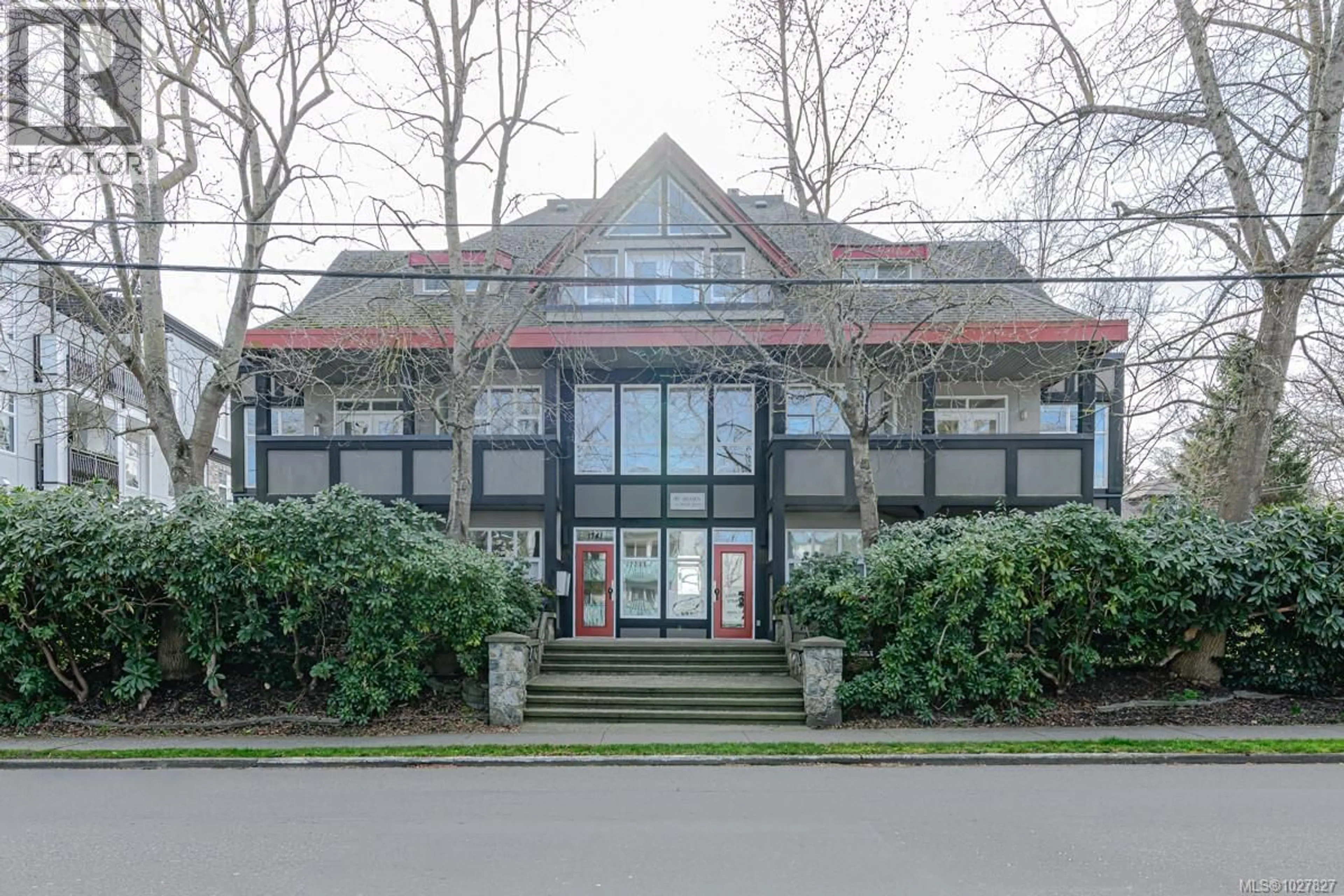 Indoor foyer for E - 1741 OAK BAY AVENUE, Victoria British Columbia V8R1B8