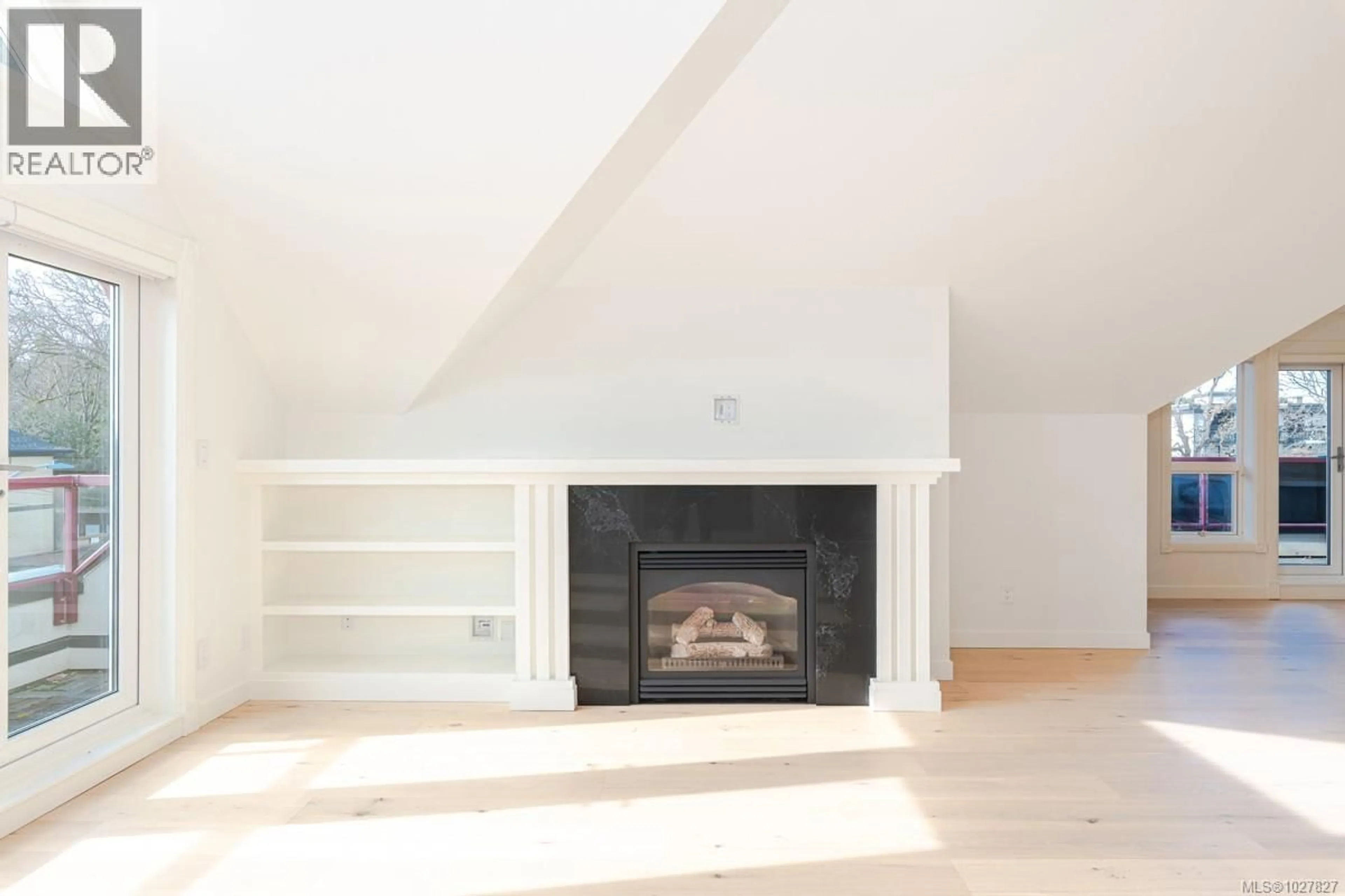 A pic of a room for E - 1741 OAK BAY AVENUE, Victoria British Columbia V8R1B8