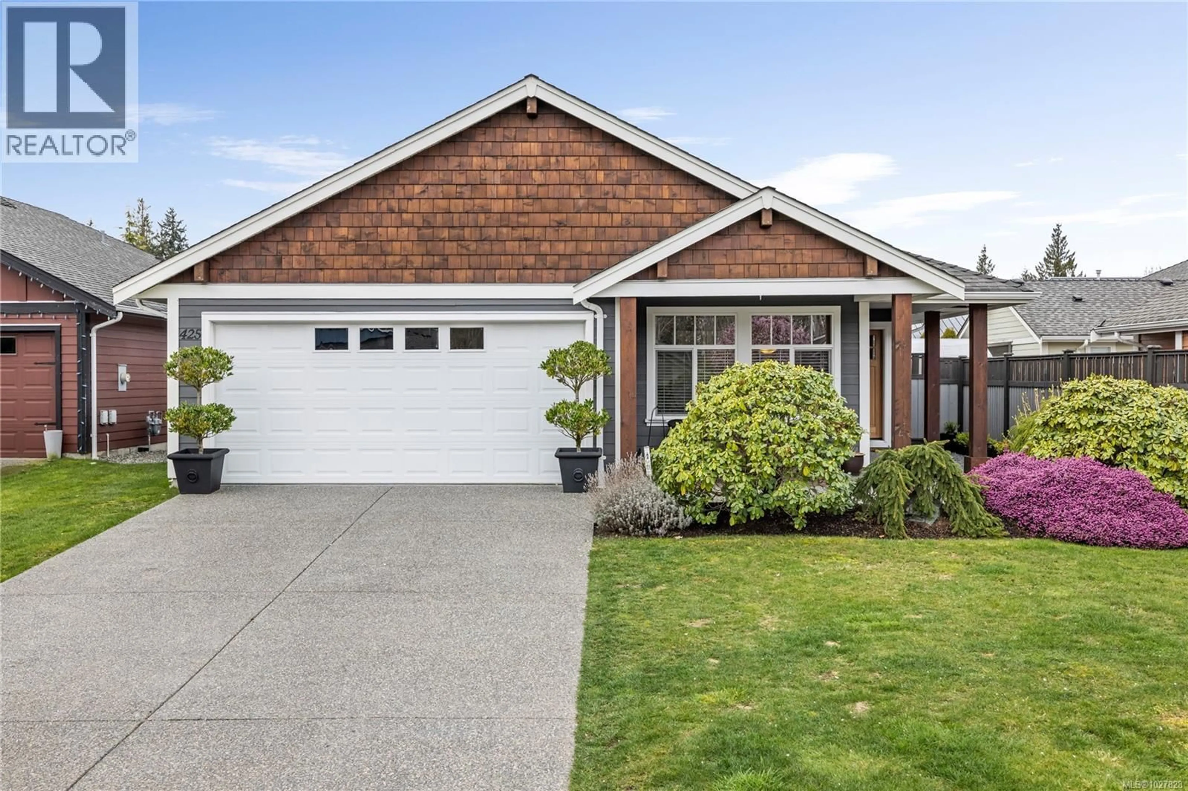 Home with vinyl exterior material, street for 425 DAY PLACE, Parksville British Columbia V9P1Z6