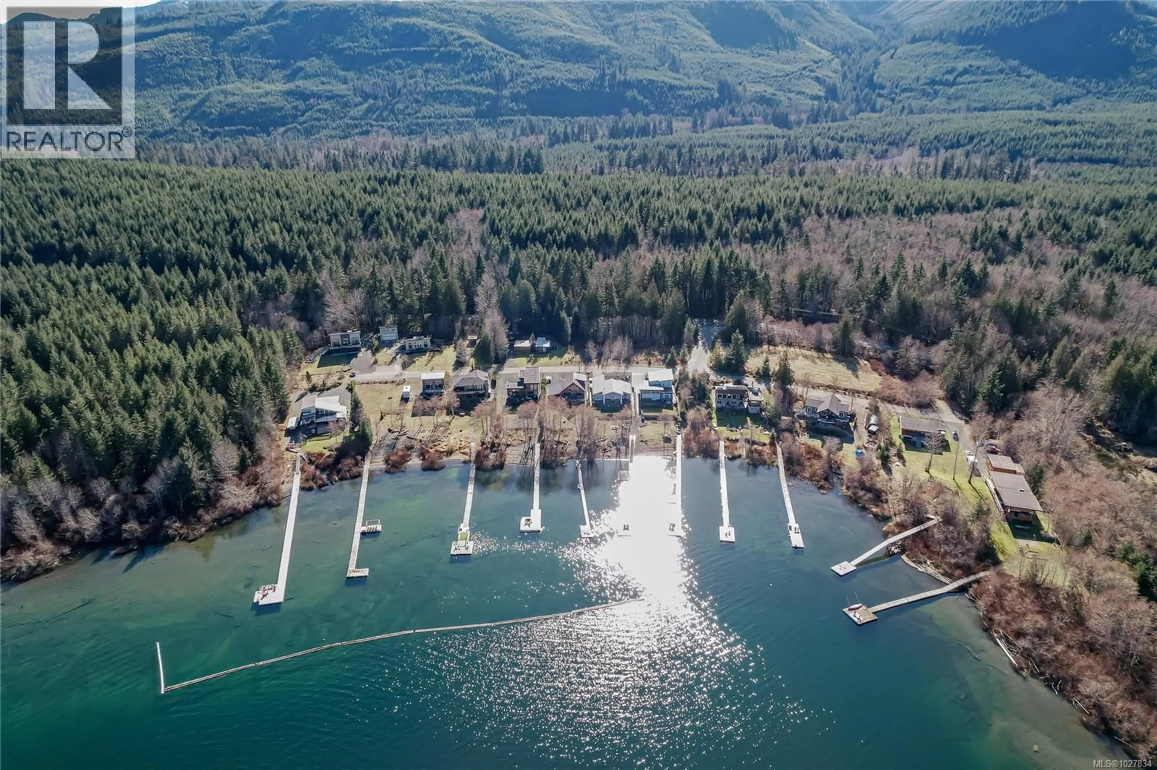 A pic from outside/outdoor area/front of a property/back of a property/a pic from drone, water/lake/river/ocean view for 9854 STIN-QUA ROAD, Honeymoon Bay British Columbia V0R1Y0