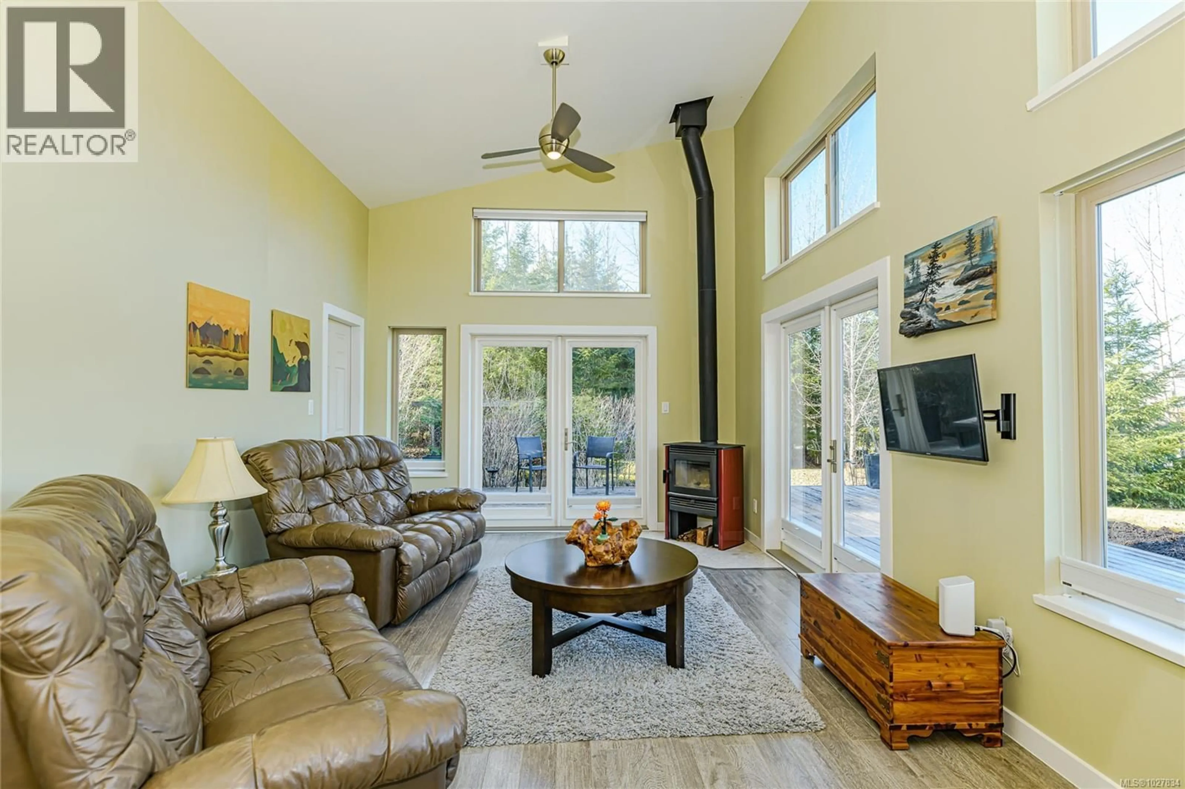 Living room with furniture, unknown for 9854 STIN-QUA ROAD, Honeymoon Bay British Columbia V0R1Y0