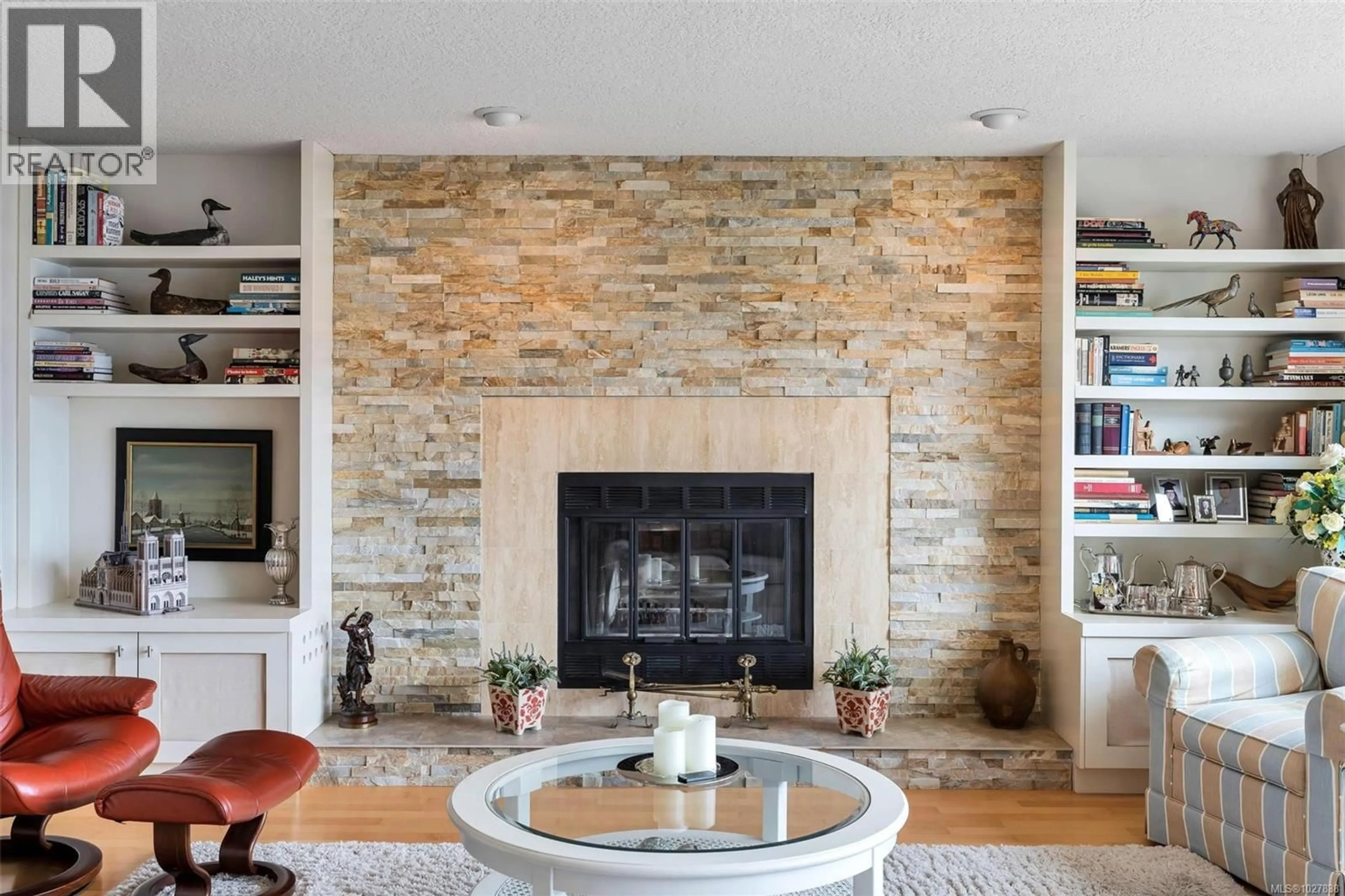 Living room with furniture, unknown for 541 CEDAR CRESCENT, Cobble Hill British Columbia V0R1L1