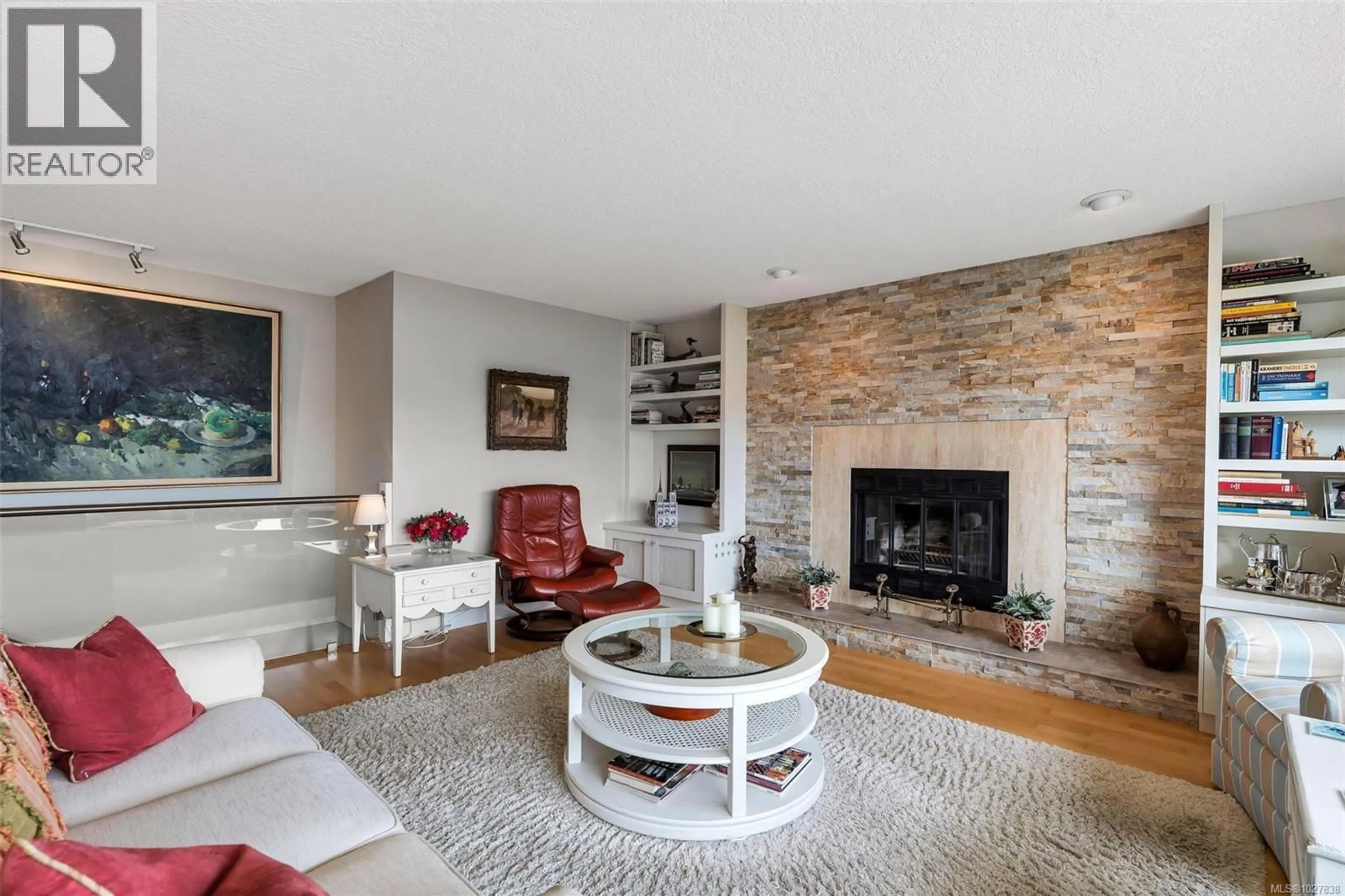 Living room with furniture, unknown for 541 CEDAR CRESCENT, Cobble Hill British Columbia V0R1L1