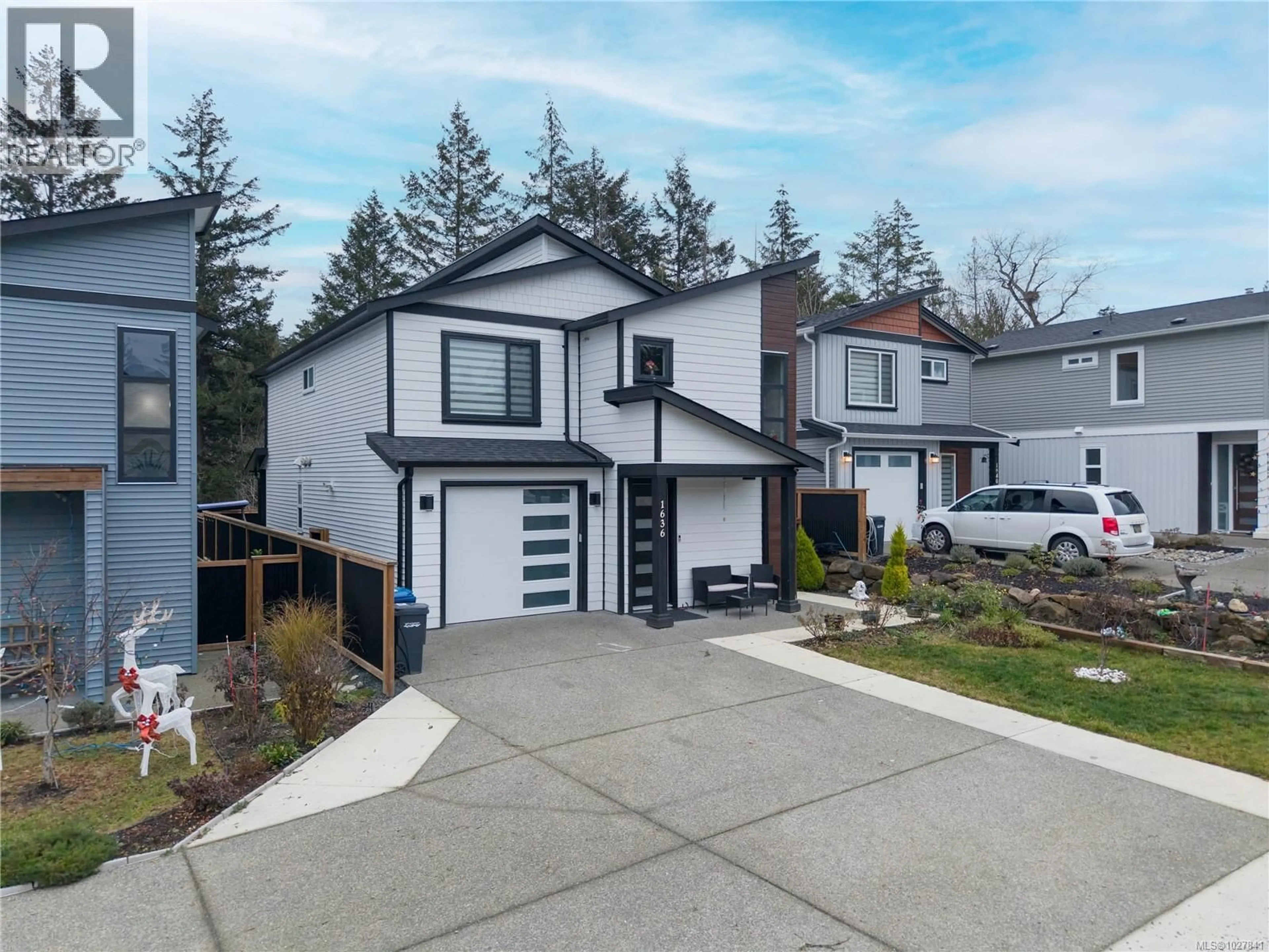 Home with vinyl exterior material, street for 1636 ROBERTA ROAD SOUTH, Nanaimo British Columbia V9X0B6