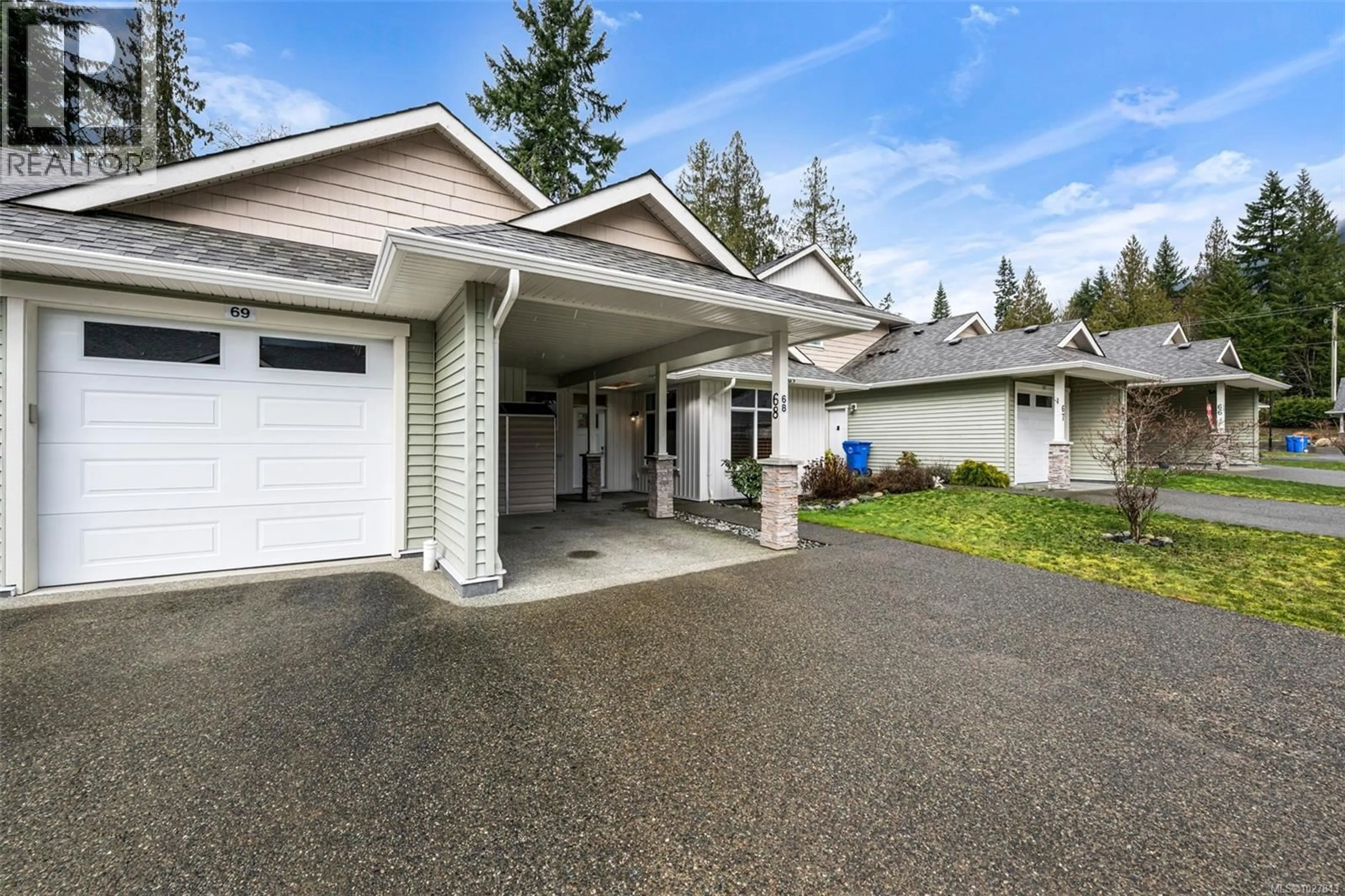 Home with vinyl exterior material, street for 68 - 300 GROSSKLEG WAY, Lake Cowichan British Columbia V0R2G1