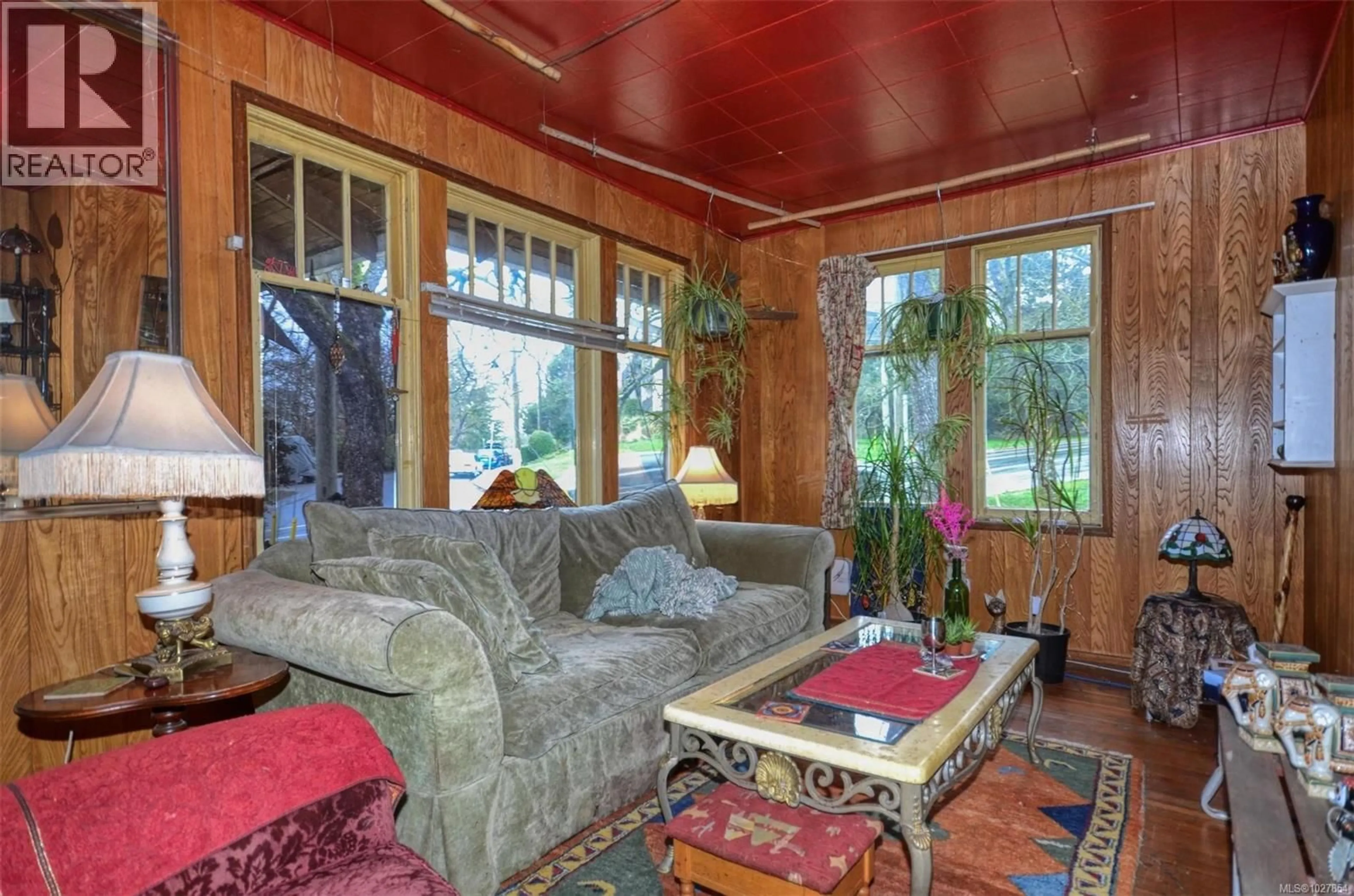 Unknown for 985 CLOVERDALE STREET, Saanich British Columbia V8X2T4