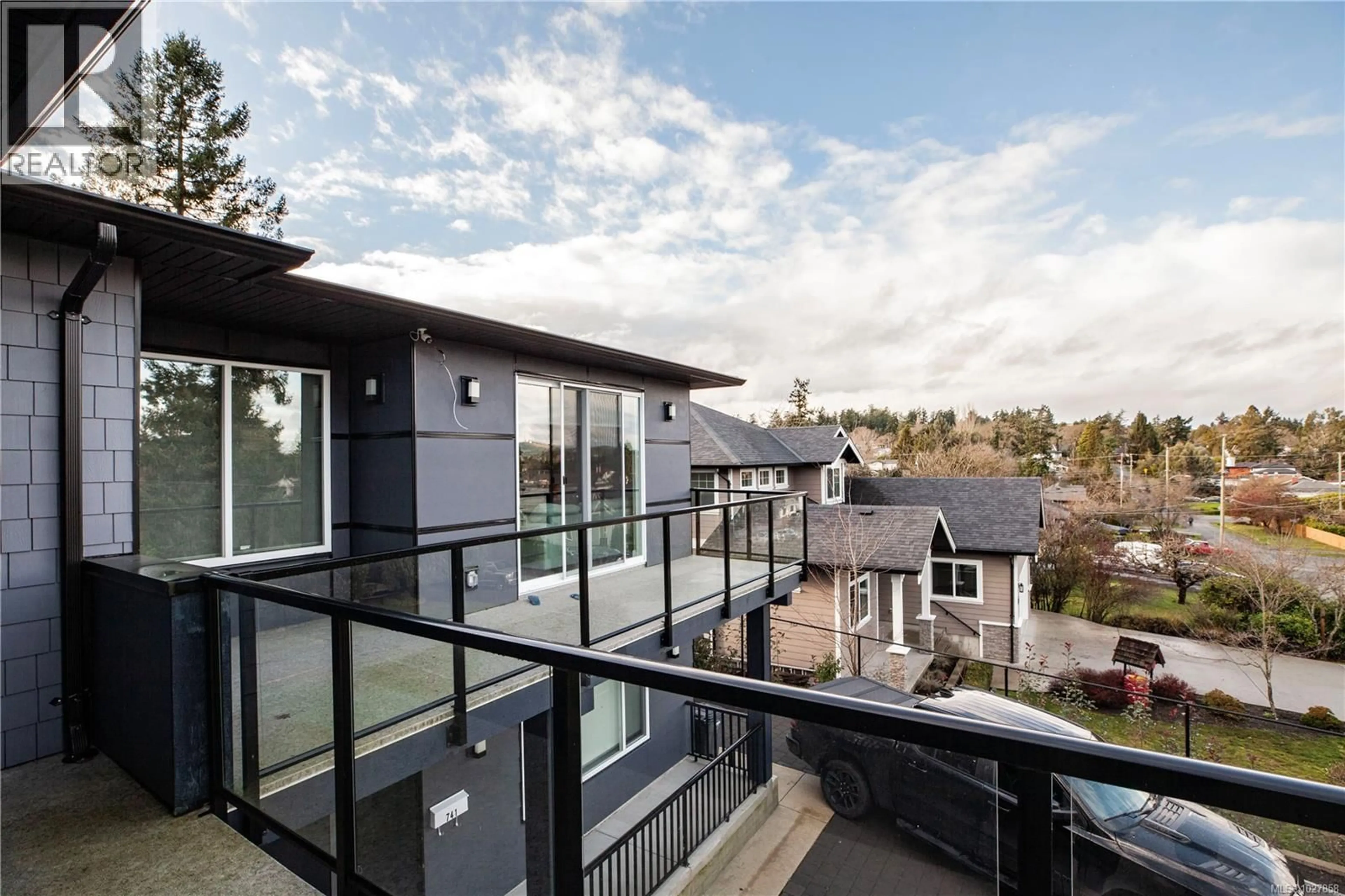 Patio, unknown for 741 SNOWDROP AVENUE, Saanich British Columbia V8Z2N3