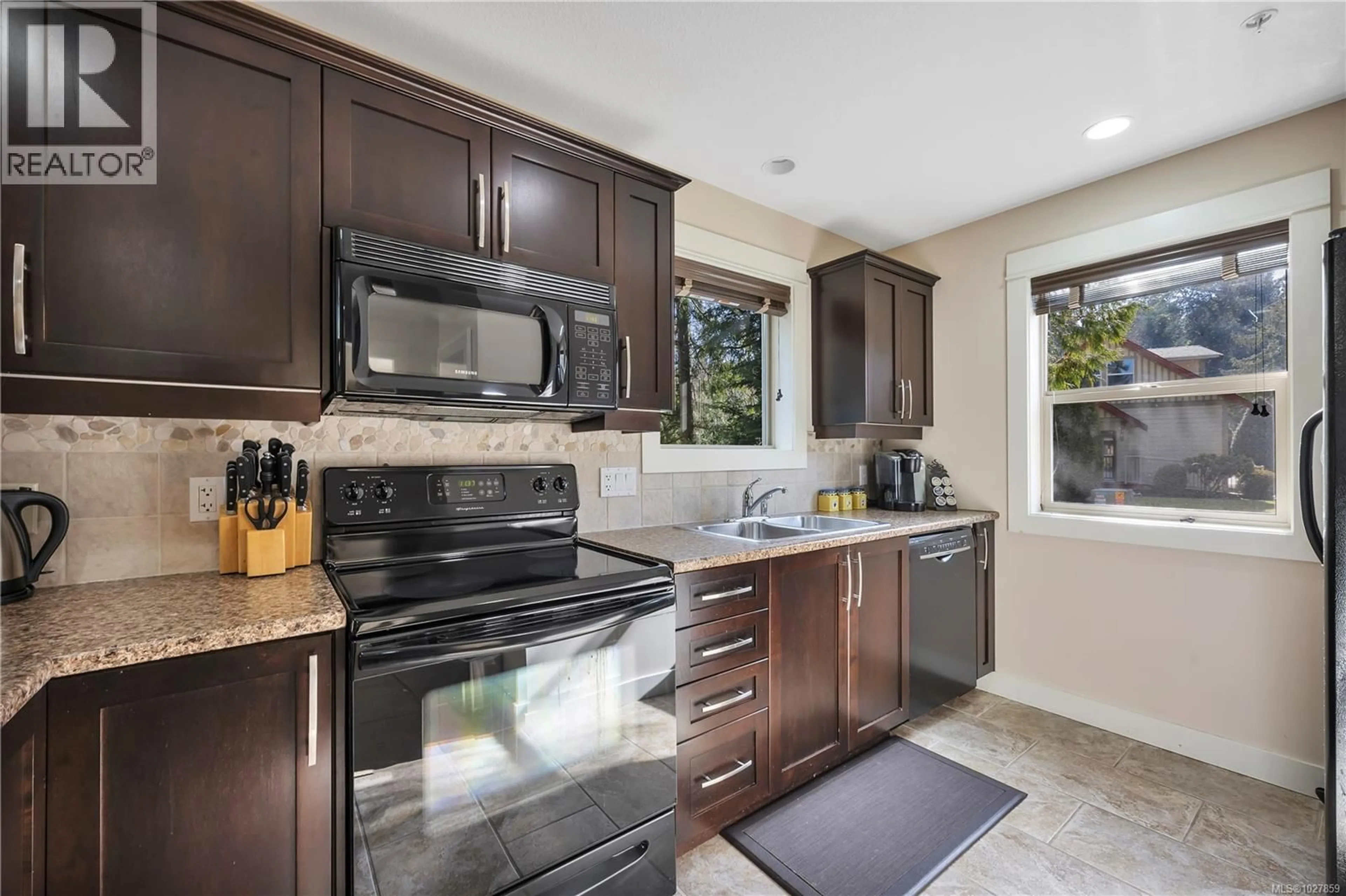 Open concept kitchen, ceramic/tile floor for 222 - 1130 RESORT DRIVE, Parksville British Columbia V9P2E3