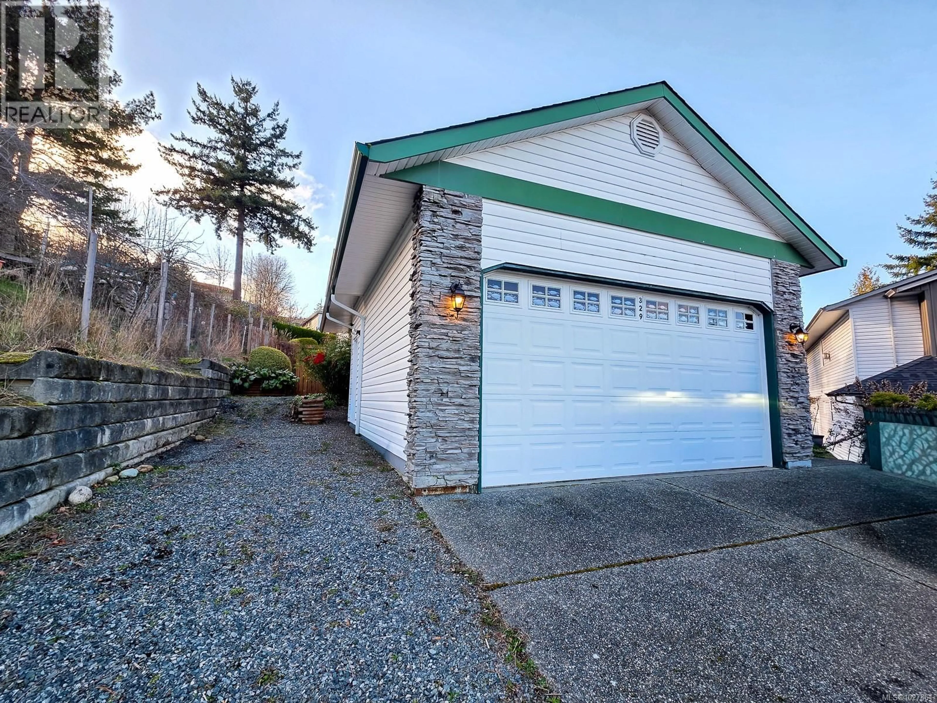 Indoor garage for 329 CARNDUFF PLACE, Nanaimo British Columbia V9R6Y5