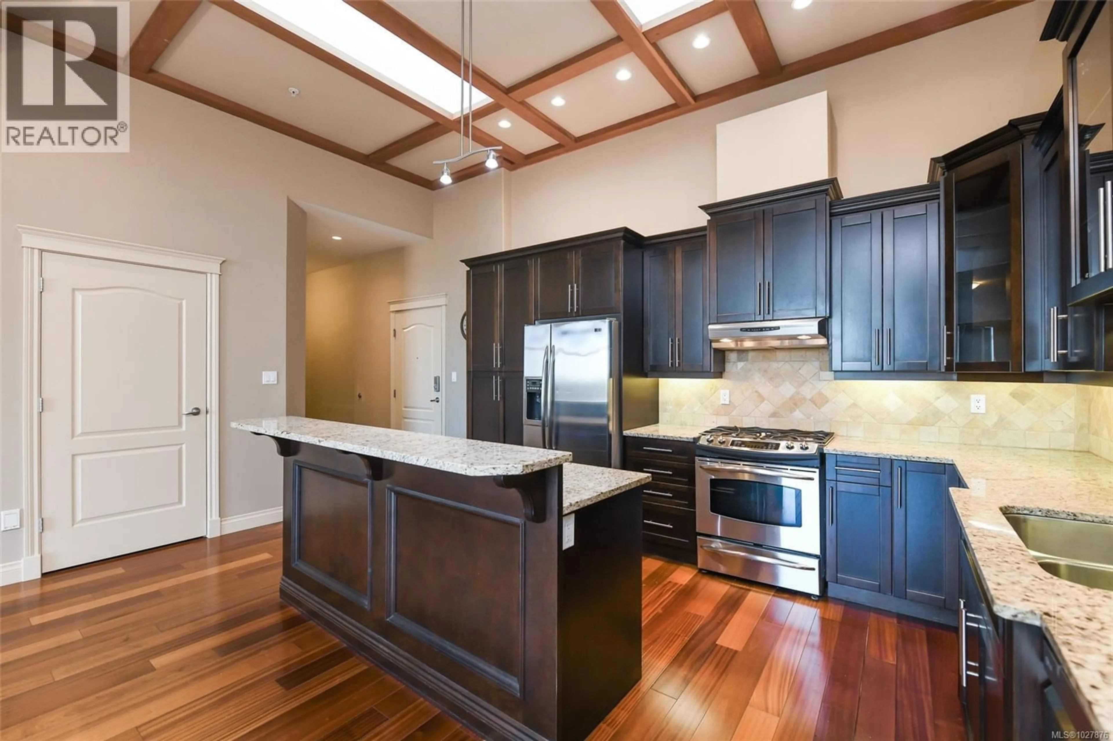 Open concept kitchen, wood/laminate floor for 444 - 3666 ROYAL VISTA WAY, Courtenay British Columbia V9N9X8