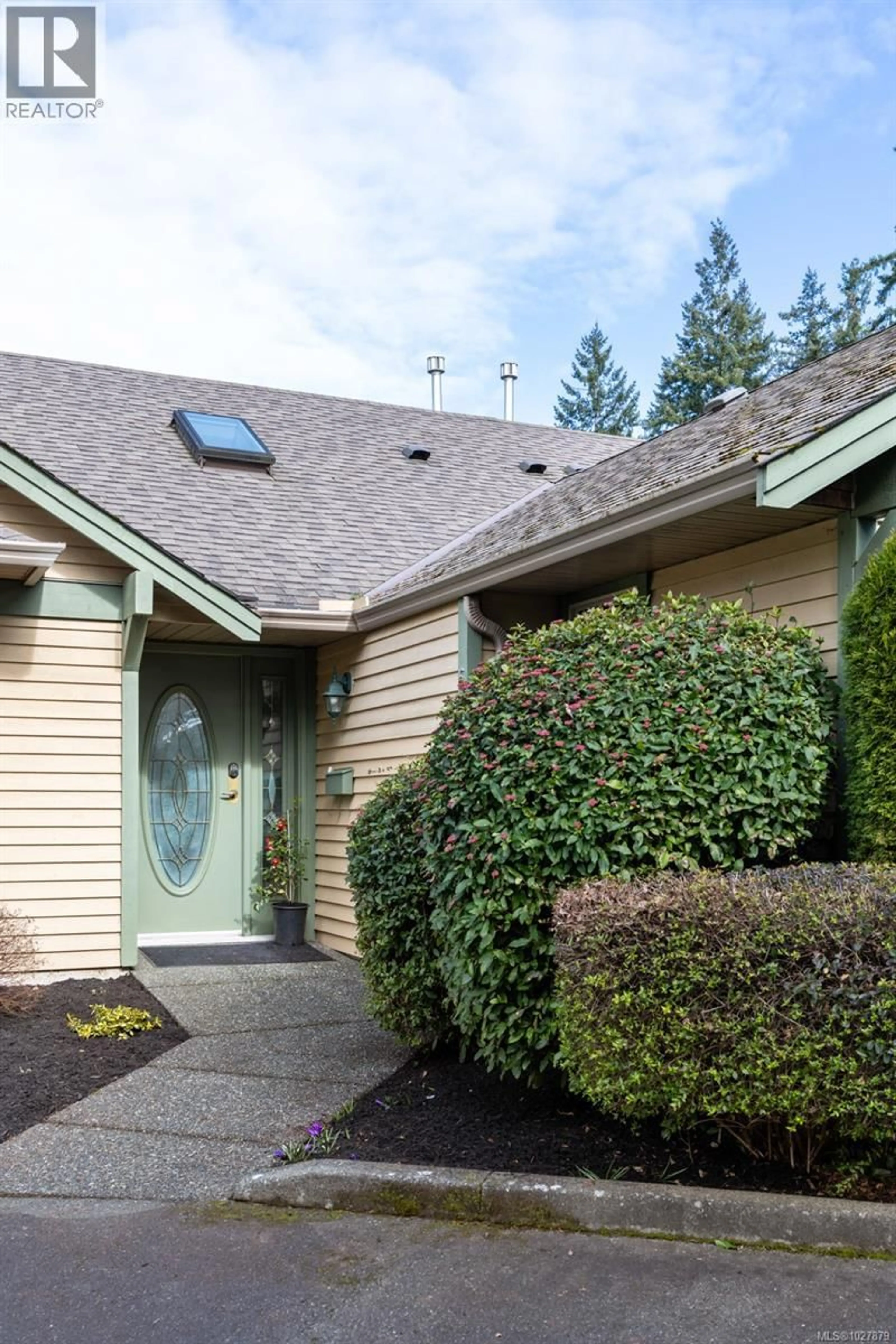 Home with vinyl exterior material, street for 5 - 600 ANDERTON ROAD, Comox British Columbia V9M2J3