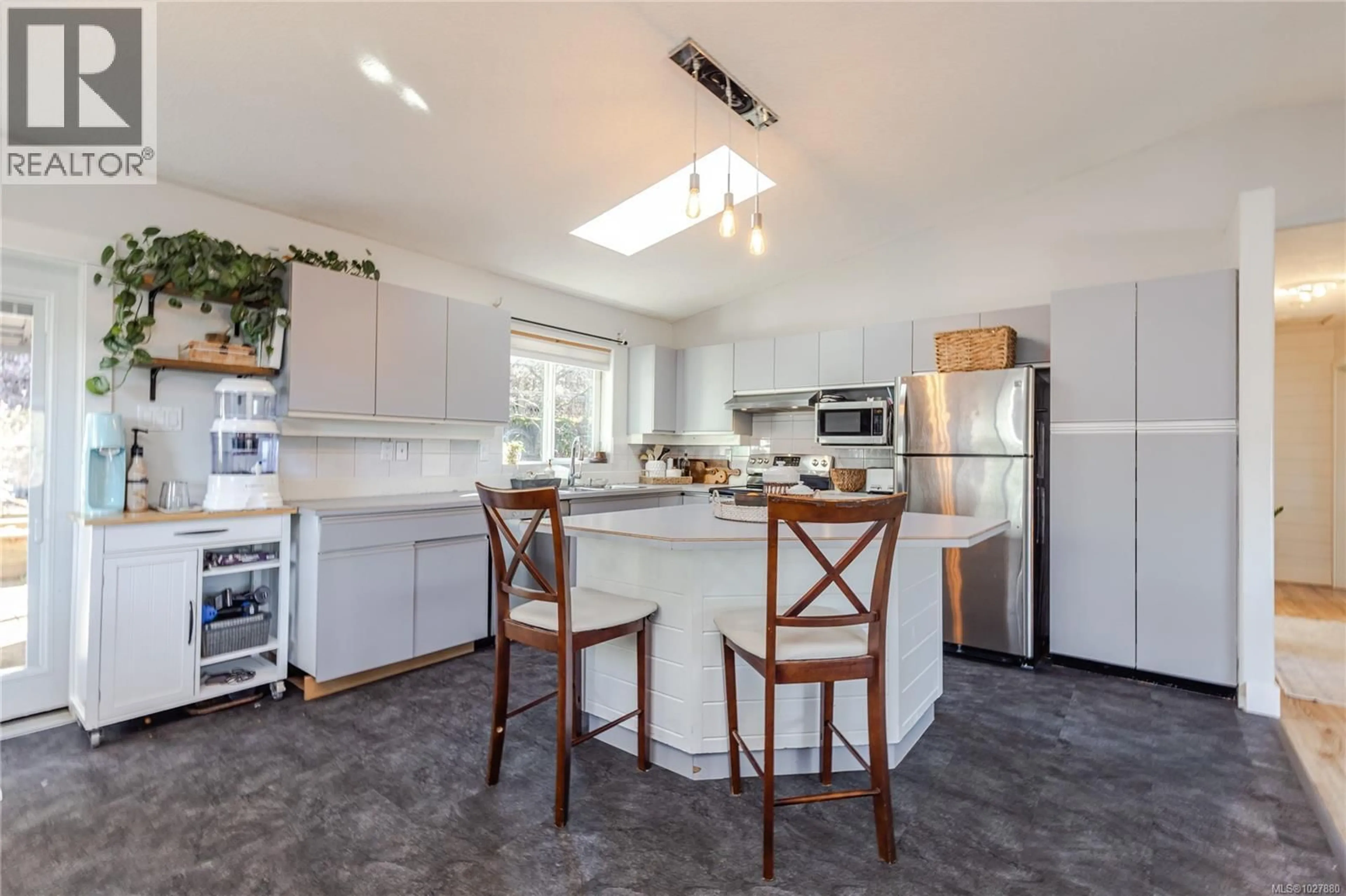 Open concept kitchen, ceramic/tile floor for 56 PORTER ROAD, Nanaimo British Columbia V9X1B6