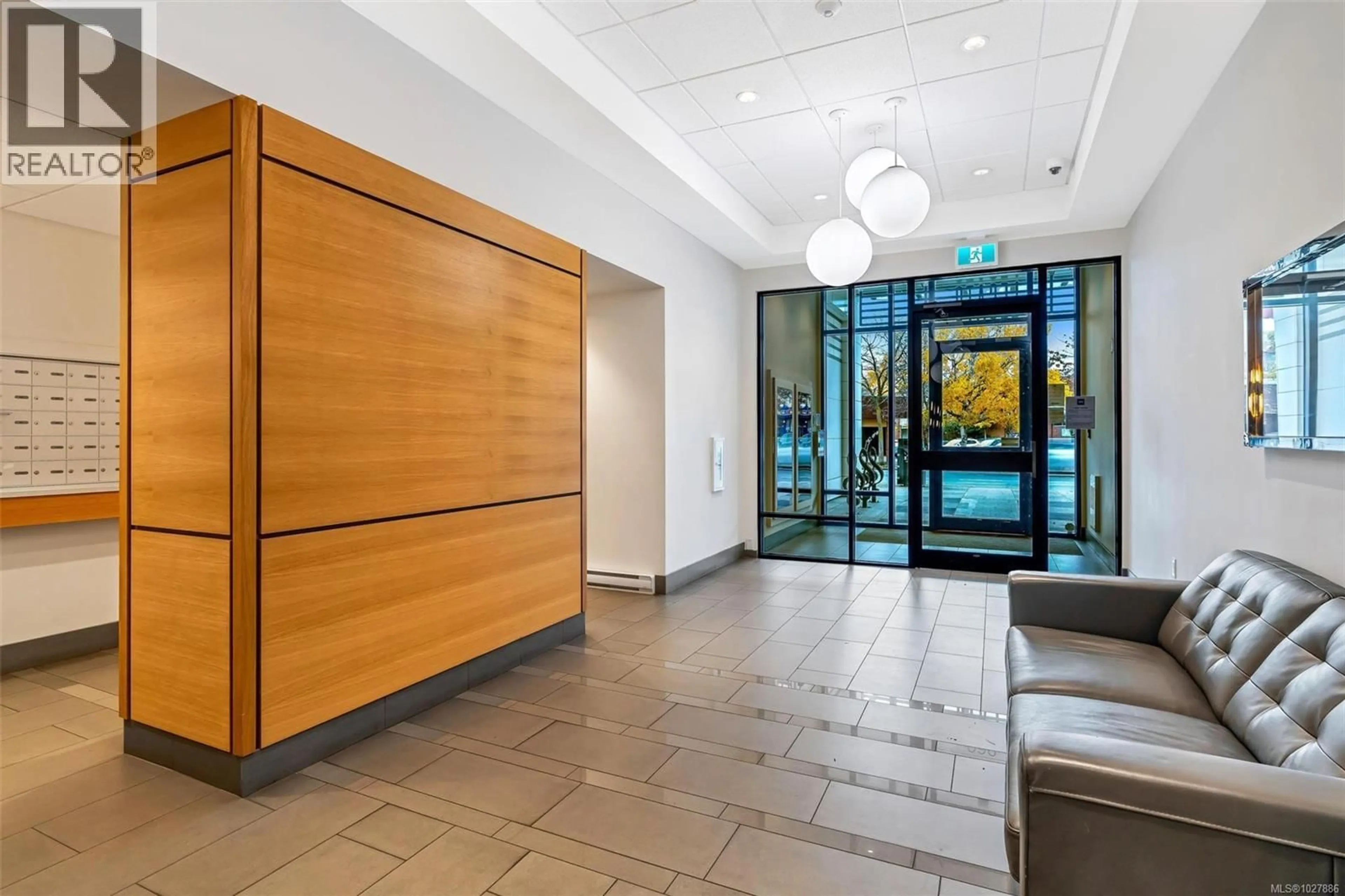 Indoor foyer for 1005 - 960 YATES STREET, Victoria British Columbia V8V3M3