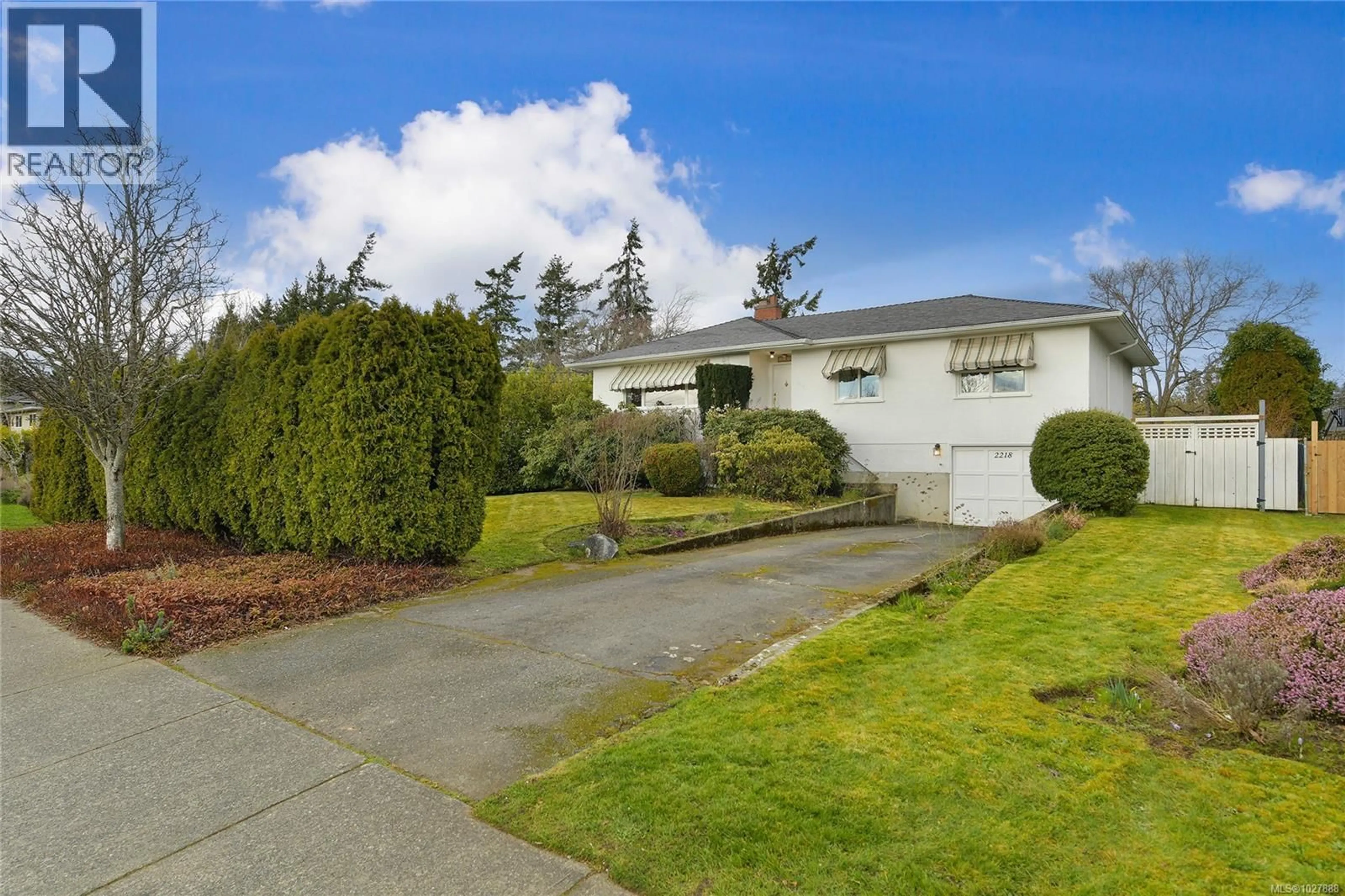 Home with vinyl exterior material, street for 2218 EDGELOW STREET, Saanich British Columbia V8N1R5