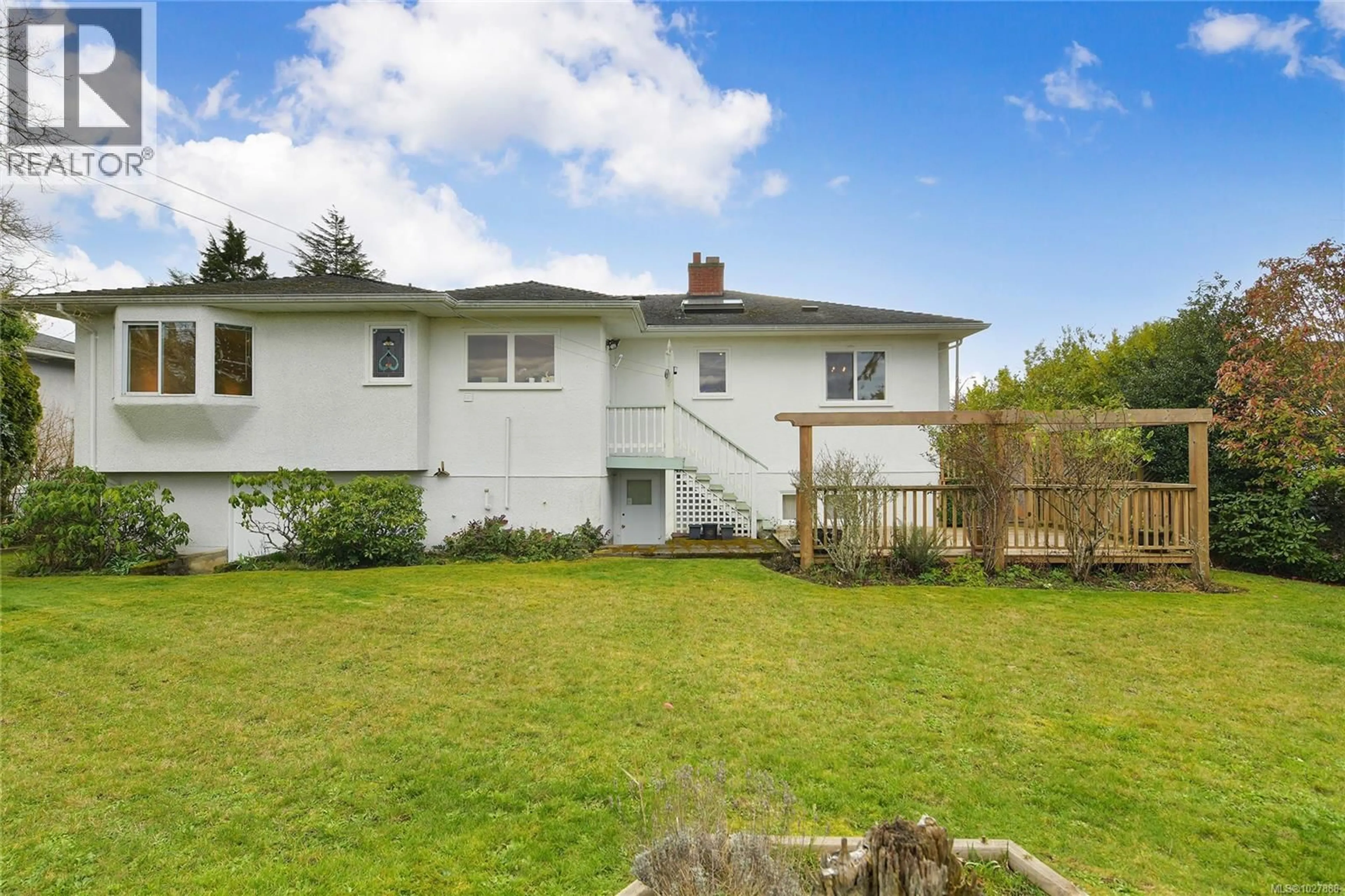A pic from outside/outdoor area/front of a property/back of a property/a pic from drone, unknown for 2218 EDGELOW STREET, Saanich British Columbia V8N1R5