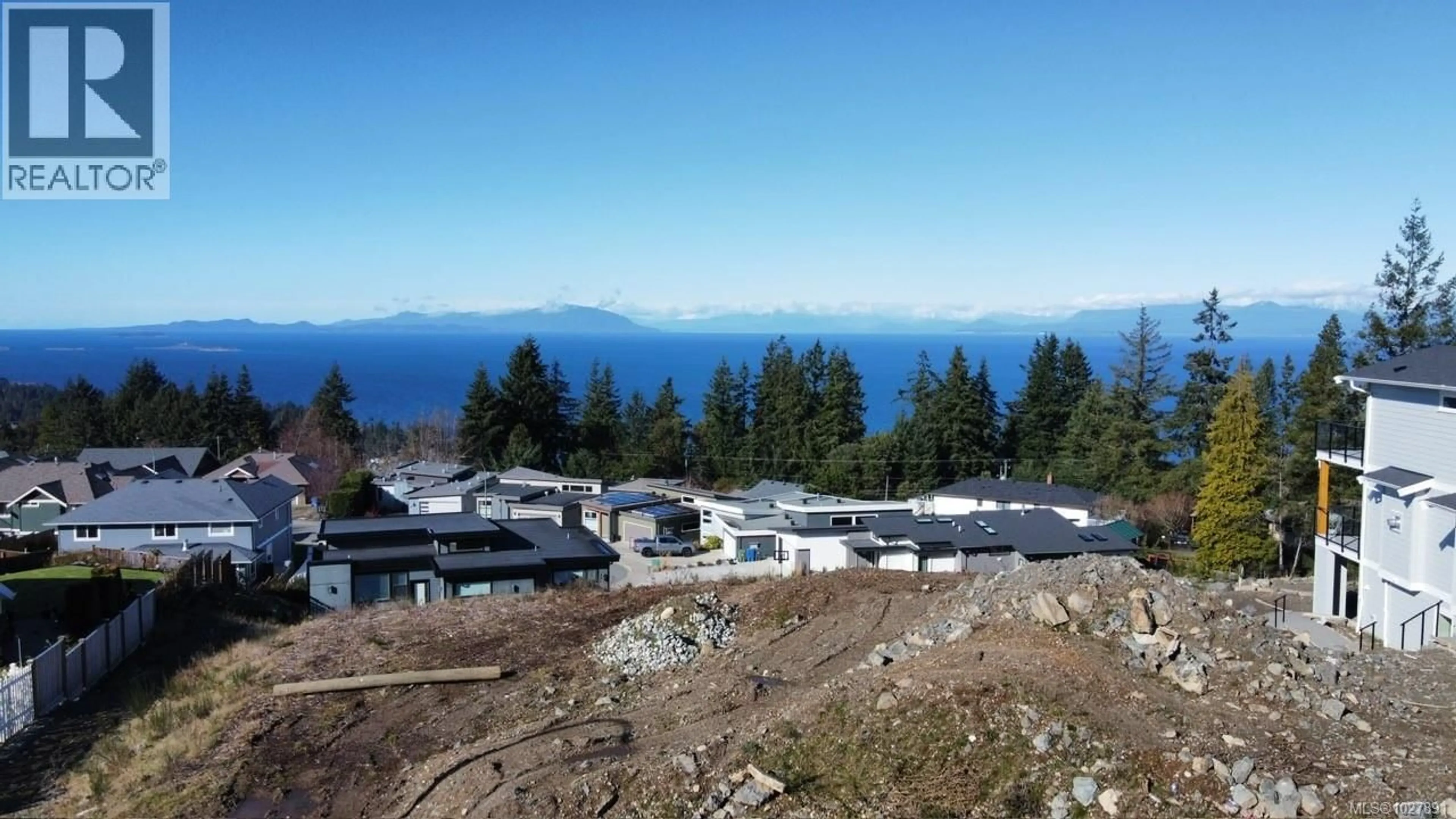A pic from outside/outdoor area/front of a property/back of a property/a pic from drone, mountain view for 156 HAWK POINT ROAD, Nanaimo British Columbia V9T5W2