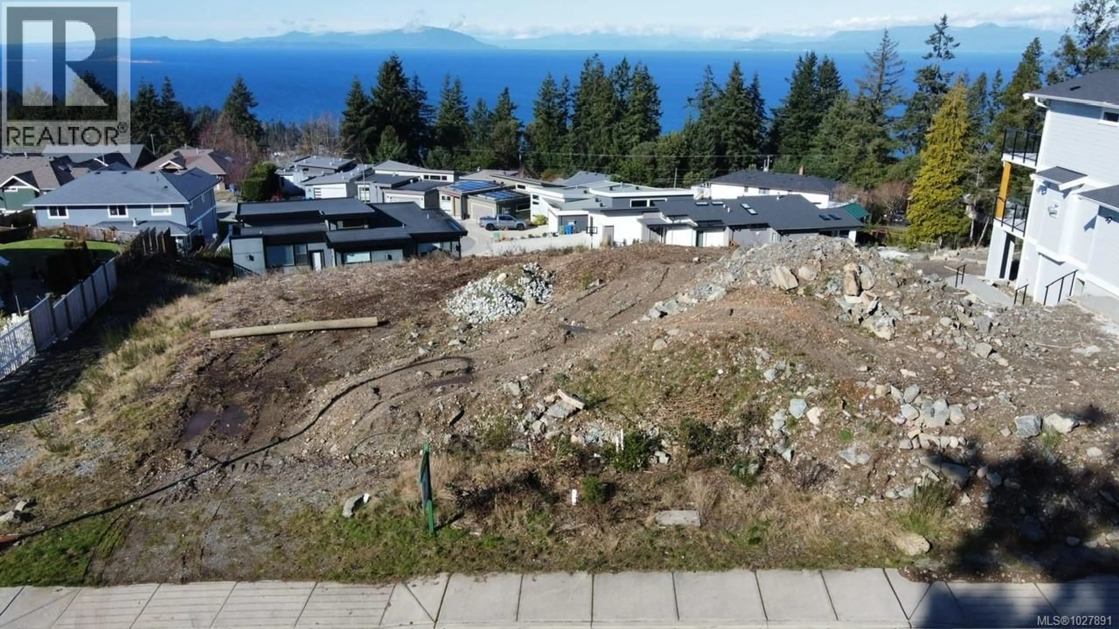 A pic from outside/outdoor area/front of a property/back of a property/a pic from drone, mountain view for 156 HAWK POINT ROAD, Nanaimo British Columbia V9T5W2